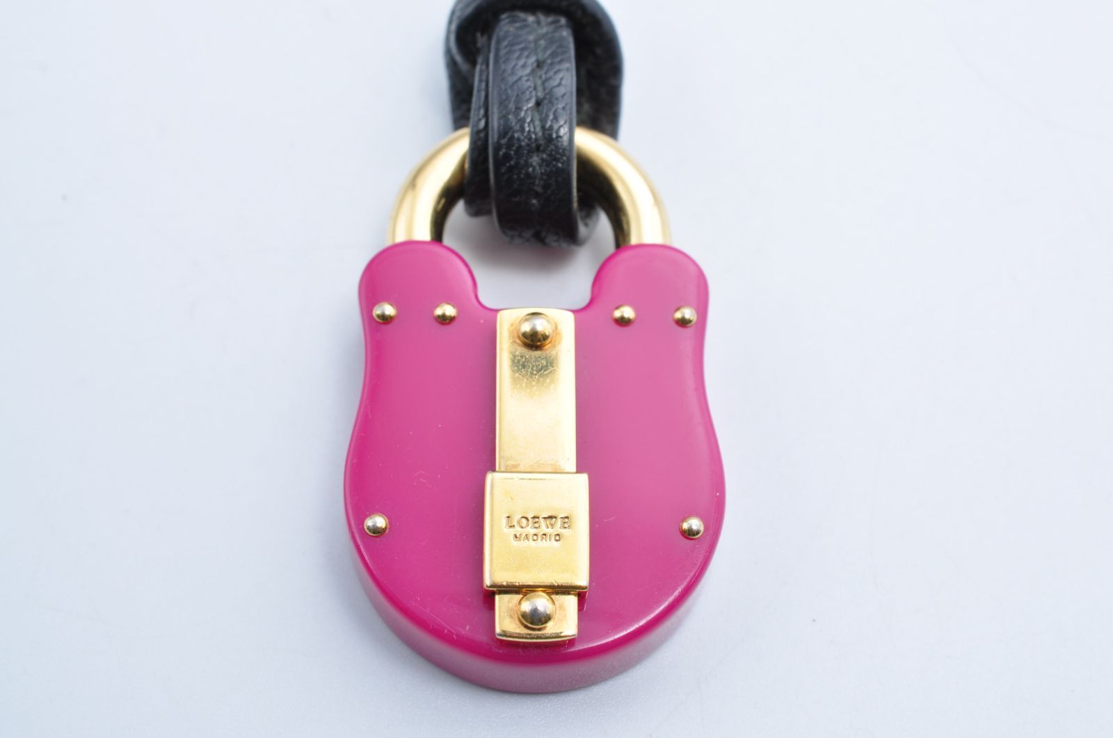 LOEWE ロエベ キーリング キーホルダー 南京錠 パドロック ピンク