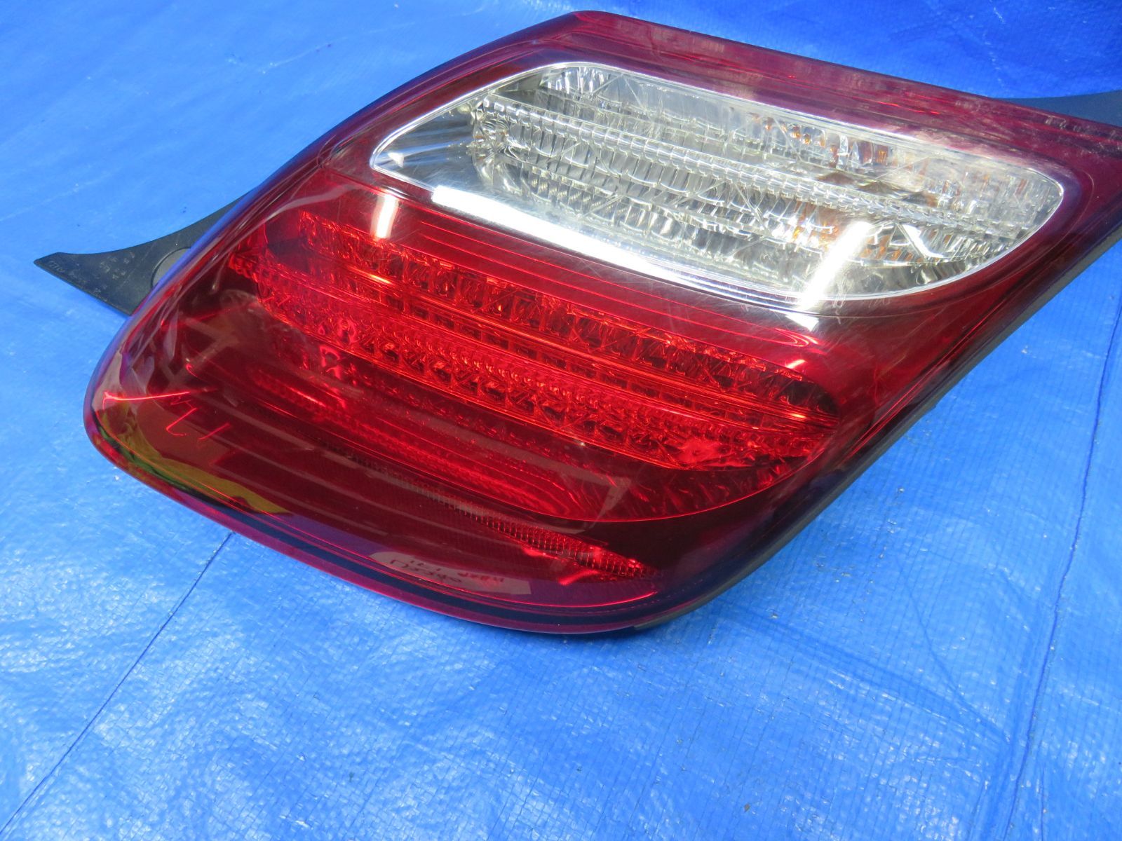 LA9195* 点灯OK レクサス SC430 UZZ40/後期 (右) テールライト
