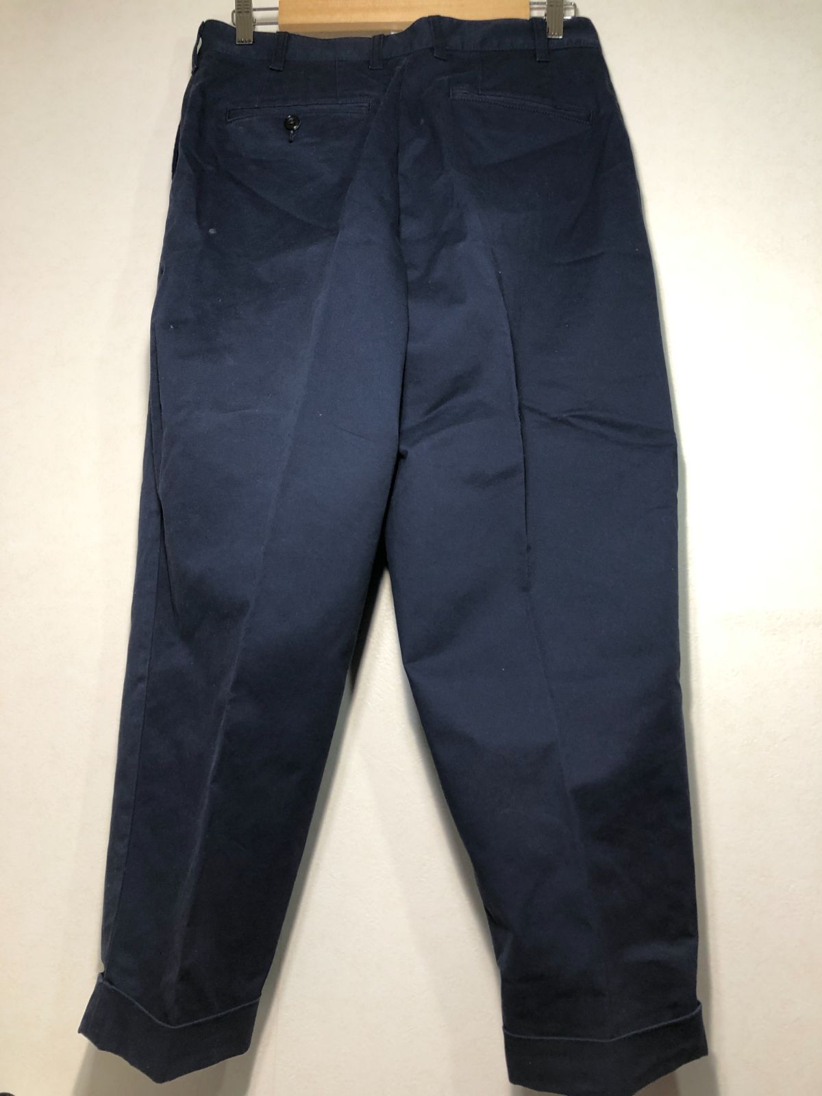 512042 未使用 BEAMS PLUS 2プリーツ チノ トラウザーズ M ネイビー