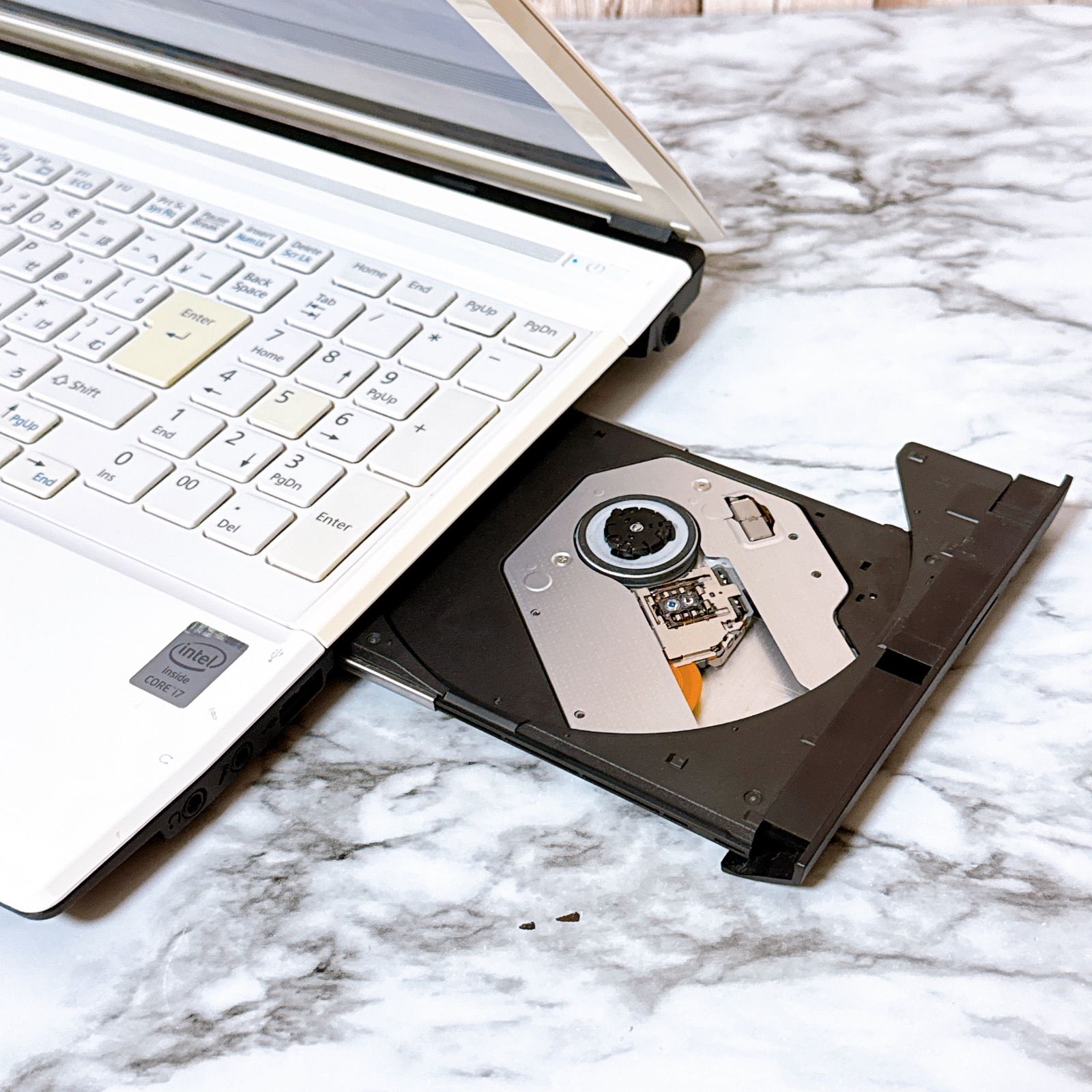 富士通 Corei7 SSD8GB カメラ付薄型PC Windows11 - メルカリ