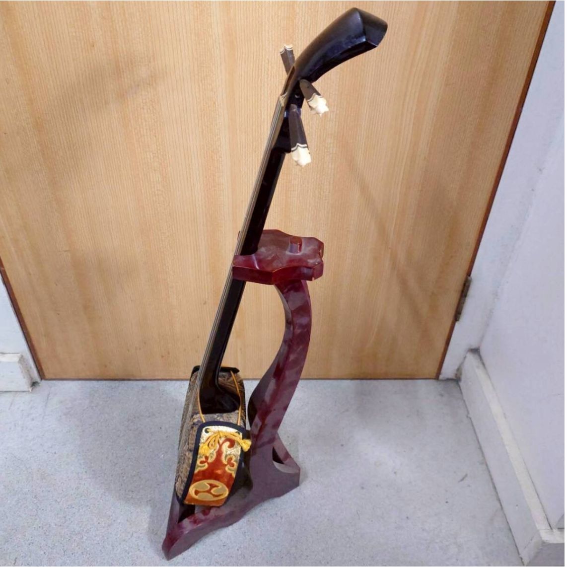 ❗️✨本蛇皮三線✨❗️】沖縄伝統楽器✨ 金糸刺繍胴巻きモデル 約414g