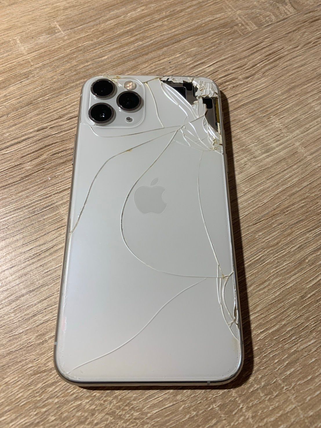 iPhone 11 Pro 256GB ホワイト ジャンク品 - メルカリ