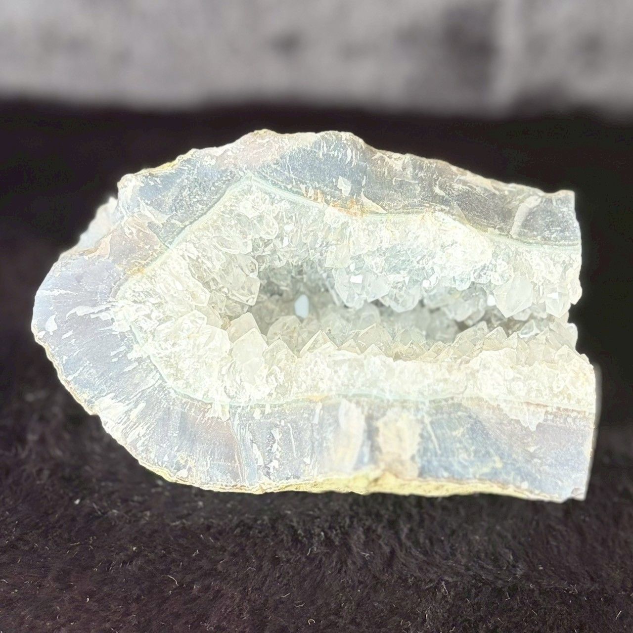  910g ホワイトアメジスト ドーム ジオード 天然水晶 原石 浄化 パワーストーン インテリア 小物トレイ 置物 インテリア小物