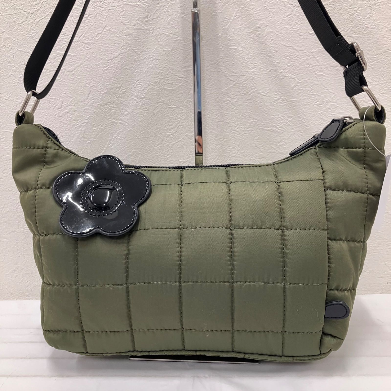 9804 MARY QUANT マリークワント ショルダーバッグ 斜めがけ 紐調節 