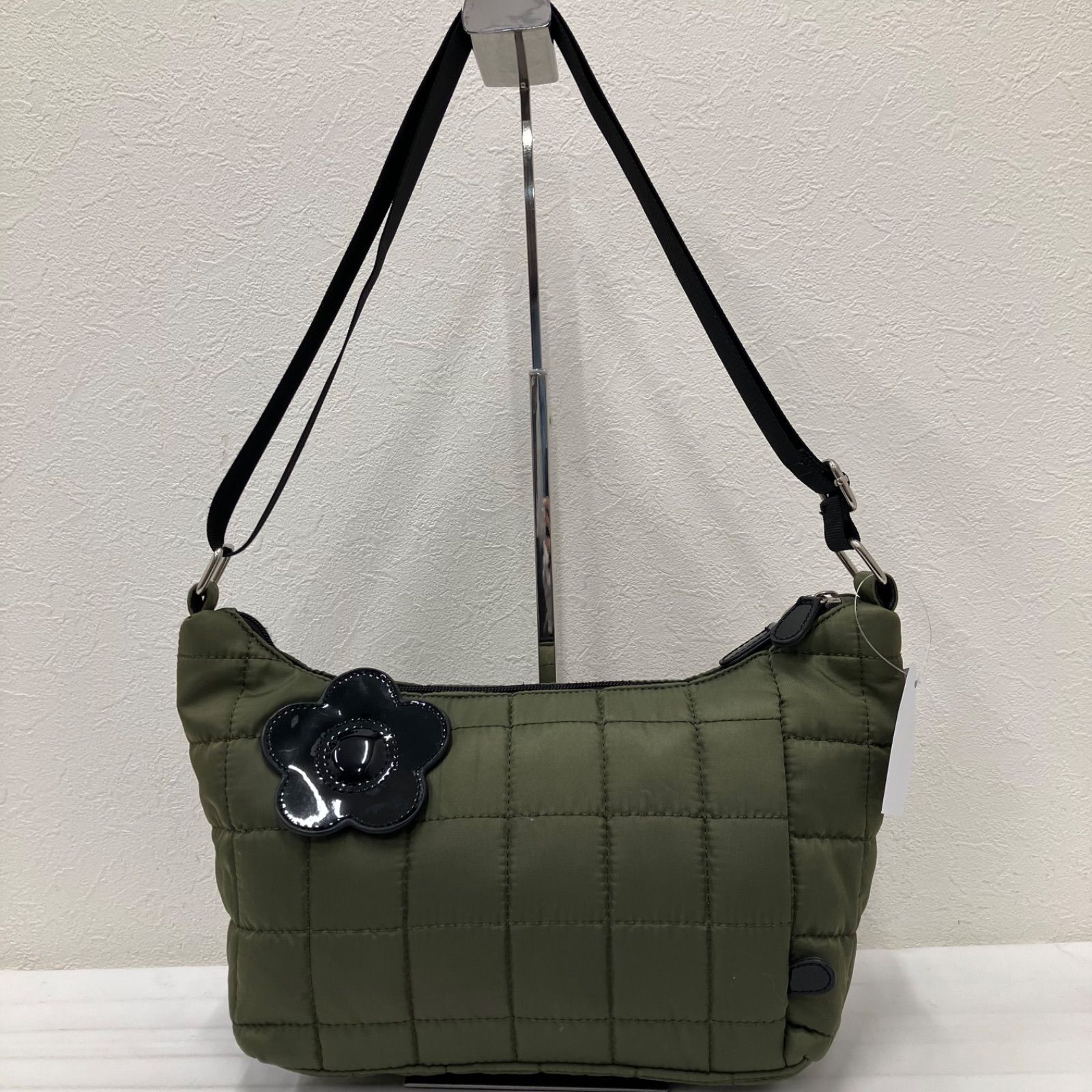 9804 MARY QUANT マリークワント ショルダーバッグ 斜めがけ 紐調節 