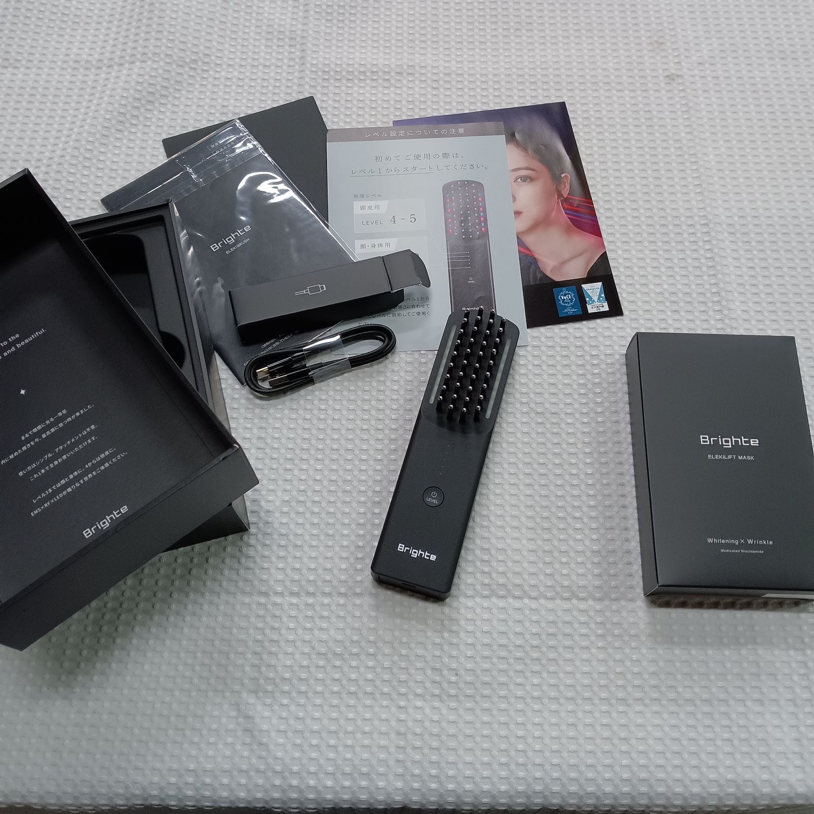 ほぼ未使用級の美品 Brighte ELEKI BRUSH シートマスクのおまけ付き