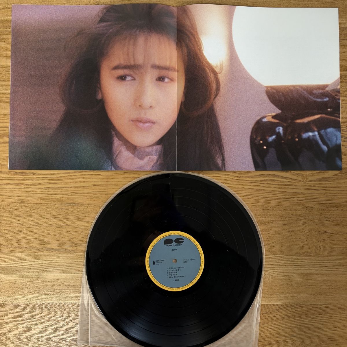 盤少反りあり Pop LP / 工藤静香 = Shizuka - Joy / Pony Canyon