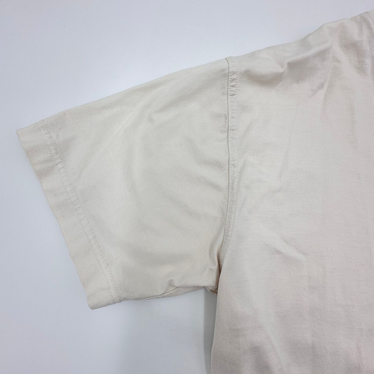 BURBERRY（バーバリー）エンボス ビッグロゴ オーバーサイズ Tシャツ 