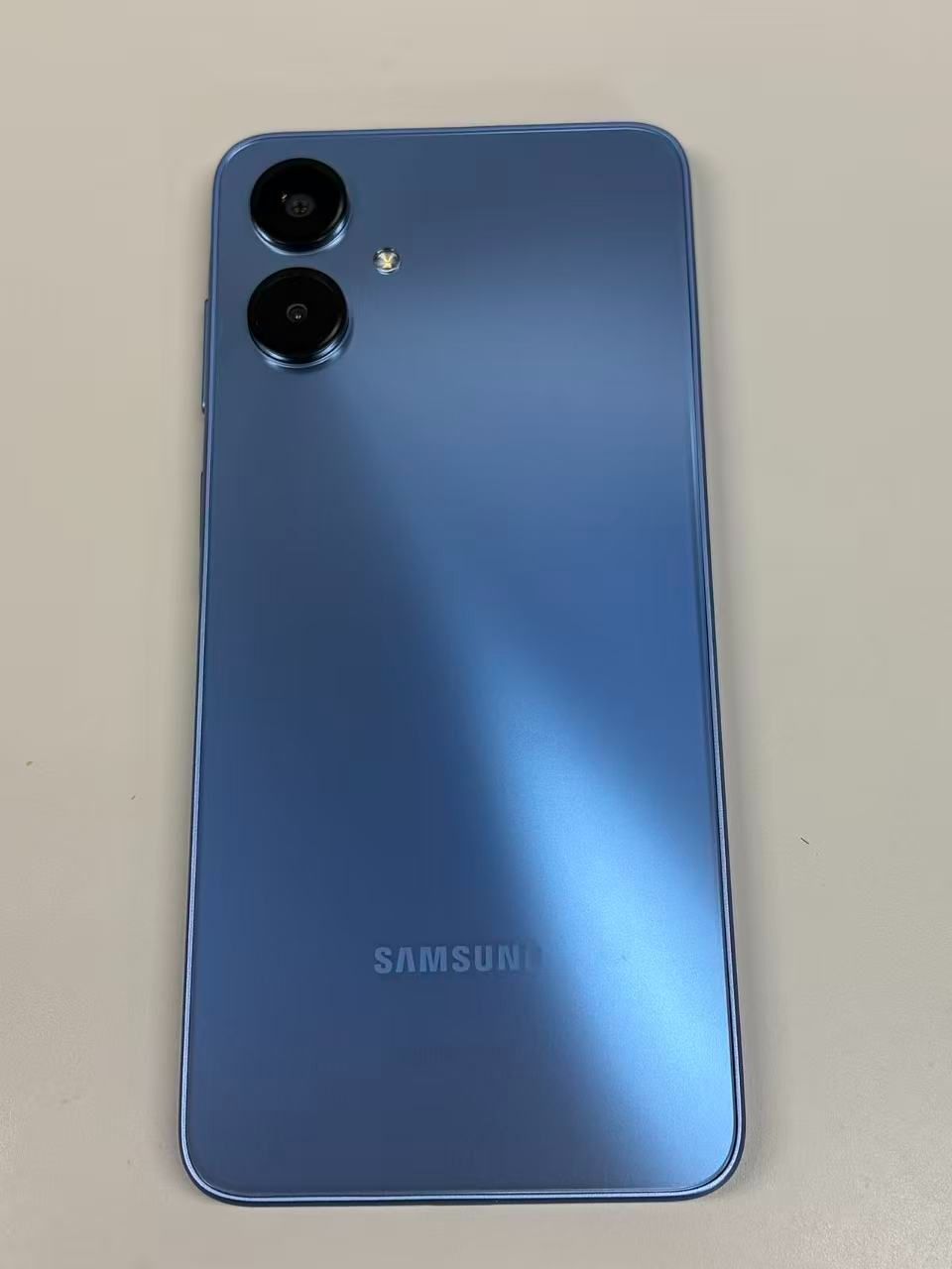 新品同様品 SIMフリーau Galaxy A25 5G SCG33 ブルー - メルカリ