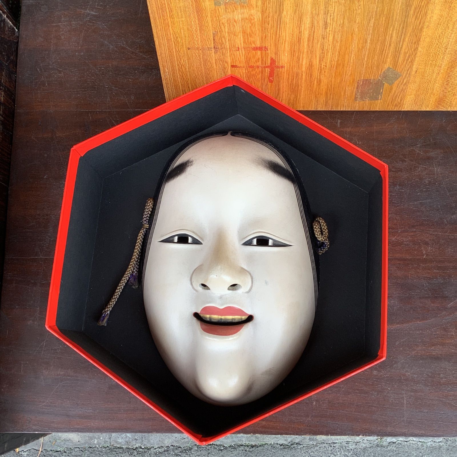 古道具 博多人形 木製台付き 女面 能面 神楽面 狂言縁起物 - メルカリ