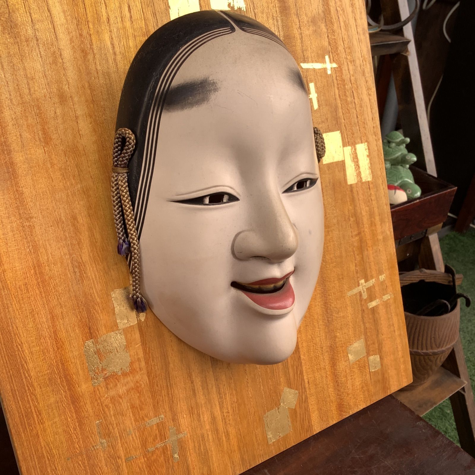 古道具 博多人形 木製台付き 女面 能面 神楽面 狂言縁起物 - メルカリ