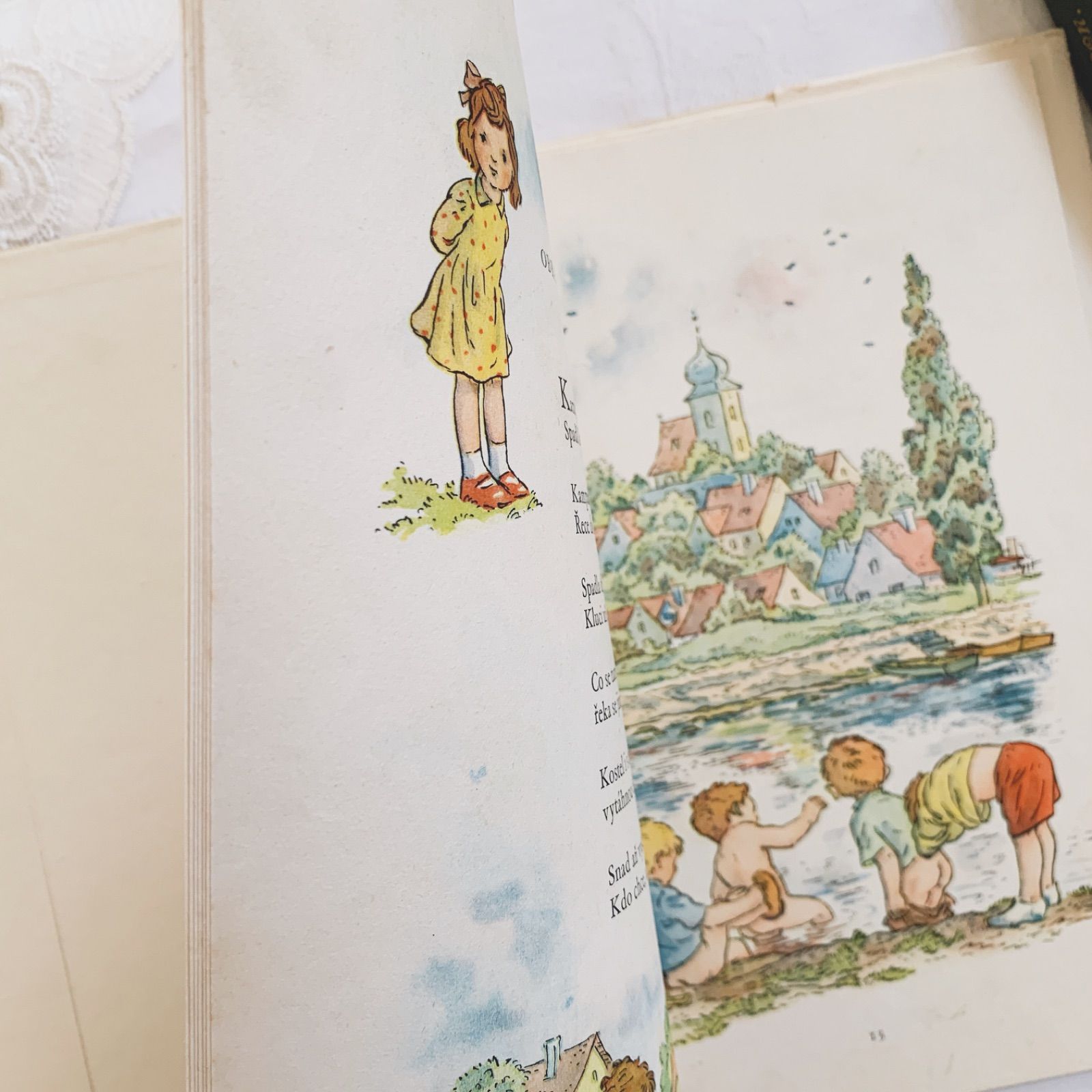 1955年 ヒヨコや小鳥たちも愛らしい チェコのヴィンテージ詩絵本 東欧