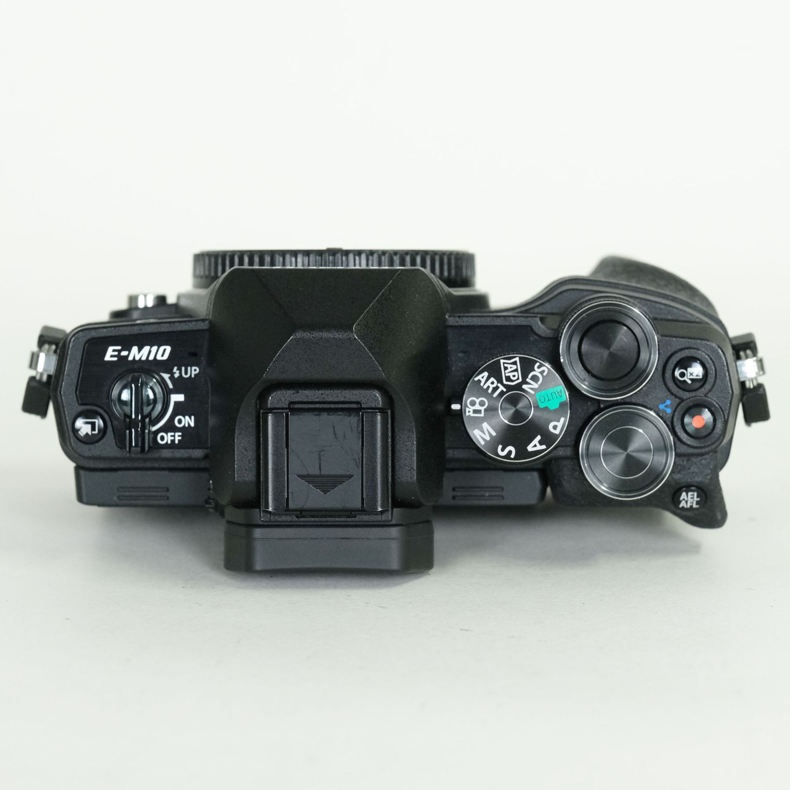 美品 | シャッター数5,881回] OLYMPUS OM-D E-M10 Mark IV [ボディ