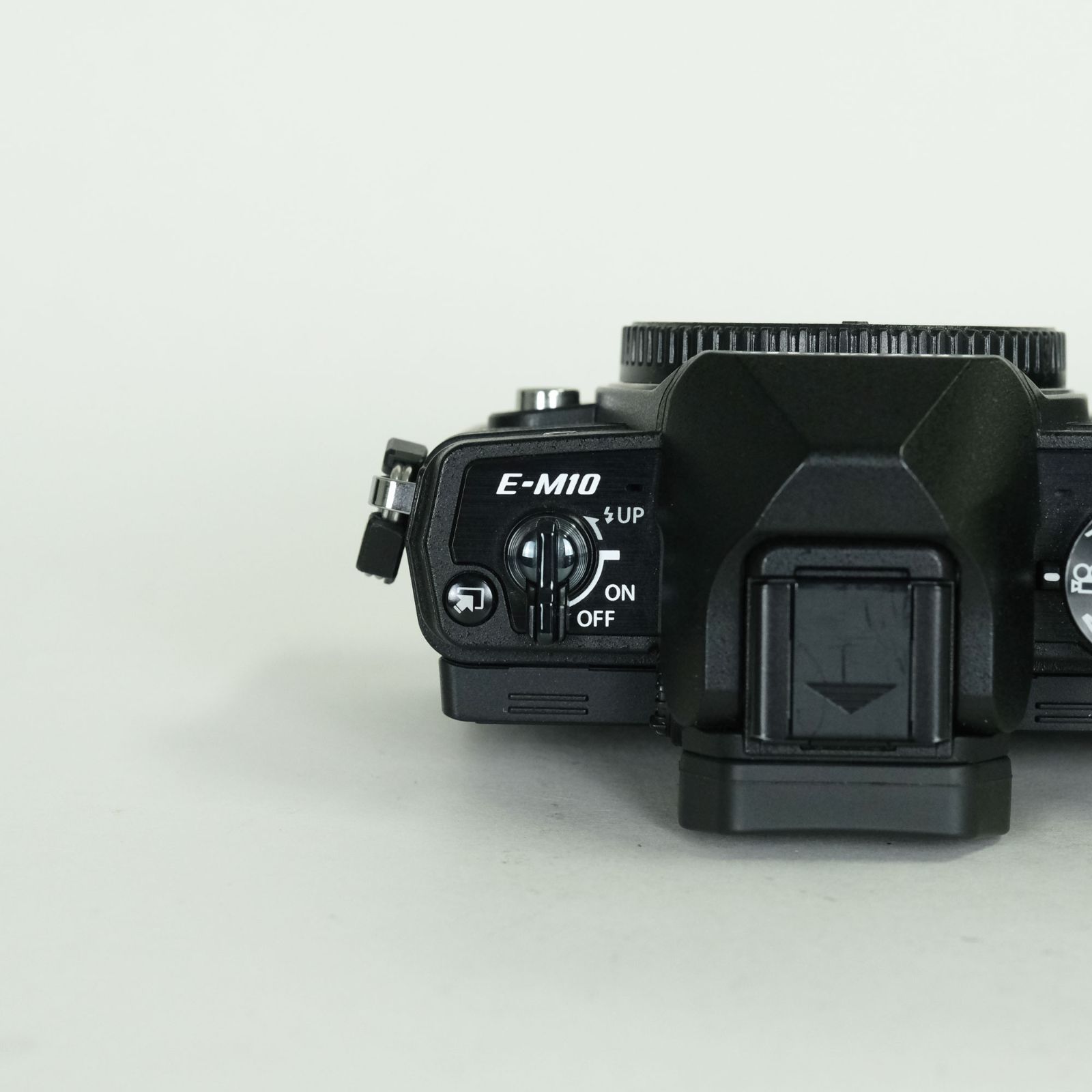 美品 | シャッター数5,881回] OLYMPUS OM-D E-M10 Mark IV [ボディ