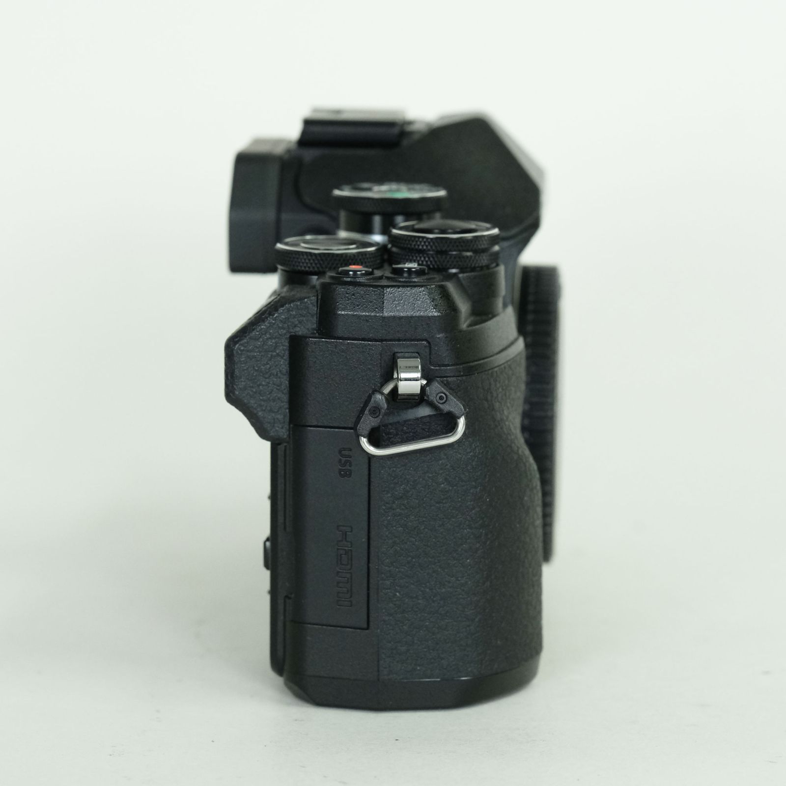 美品 | シャッター数5,881回] OLYMPUS OM-D E-M10 Mark IV [ボディ