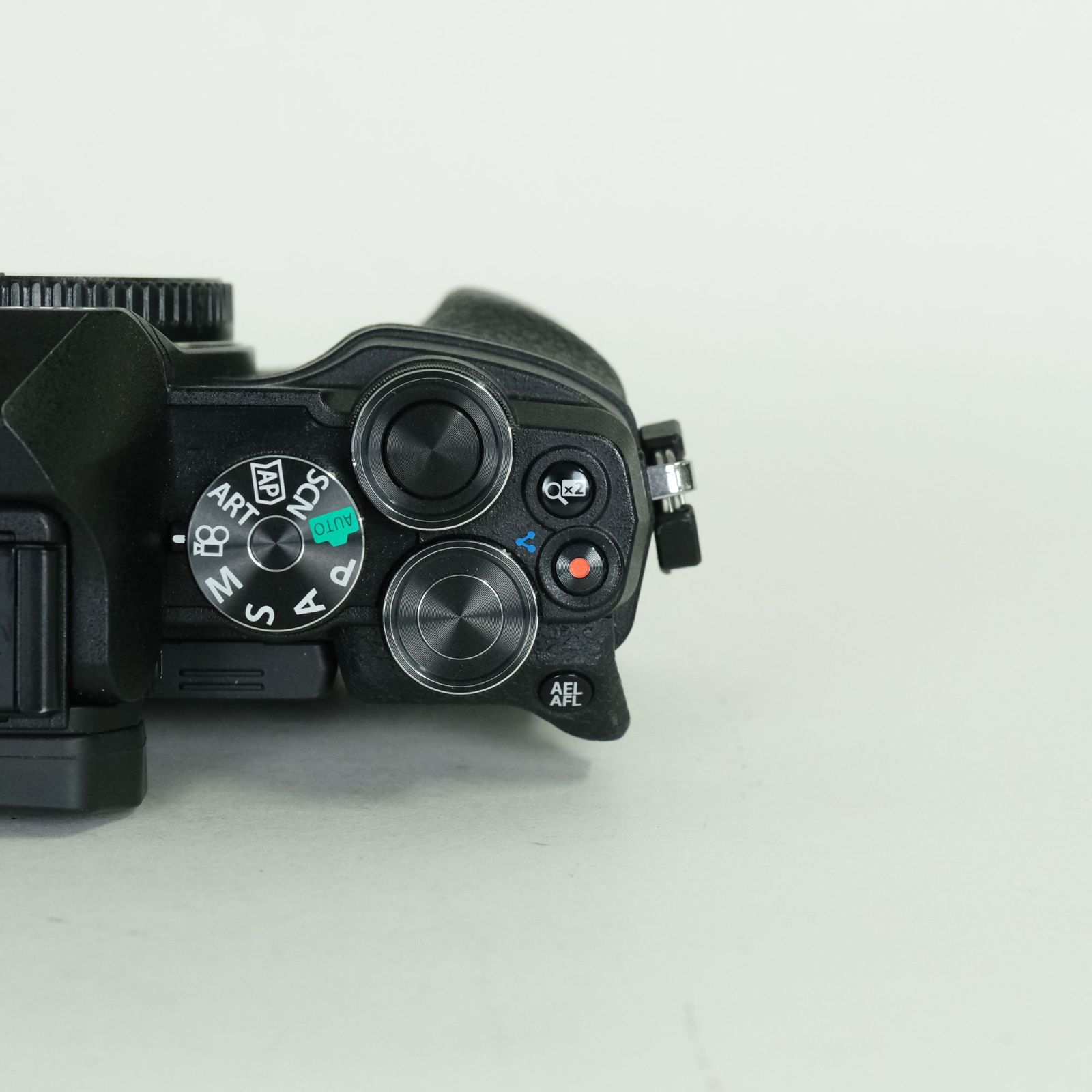 美品 | シャッター数5,881回] OLYMPUS OM-D E-M10 Mark IV [ボディ