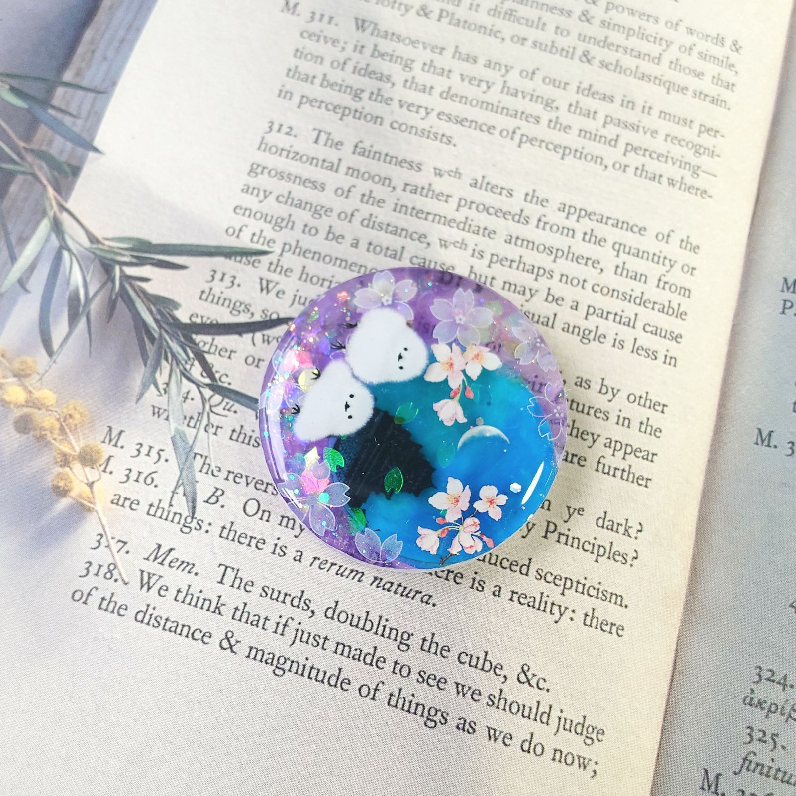 No.4297 桜とお城とシマエナガ レジンヘアゴム - メルカリ