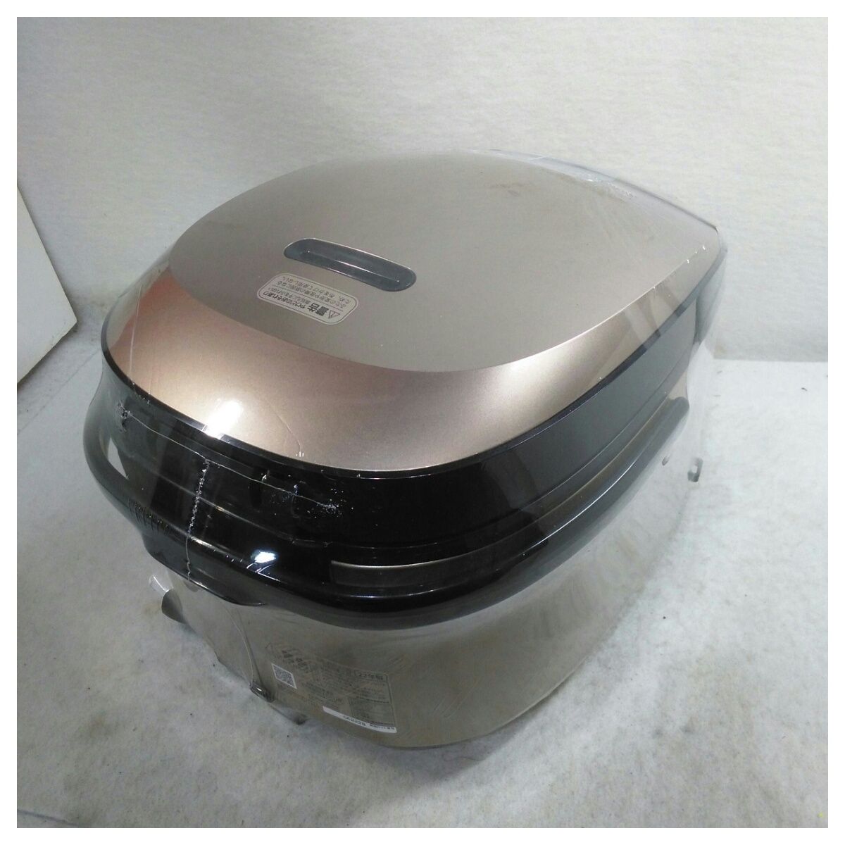 【動作確認済】【中古】本体のみ タイガー魔法瓶 IHジャー炊飯器 炊きたて 1升炊き シャンパンゴールド JPW-A180NP 2022年製 動作確認済】【中古】本体のみ タイガー魔法瓶 IHジャー炊飯器