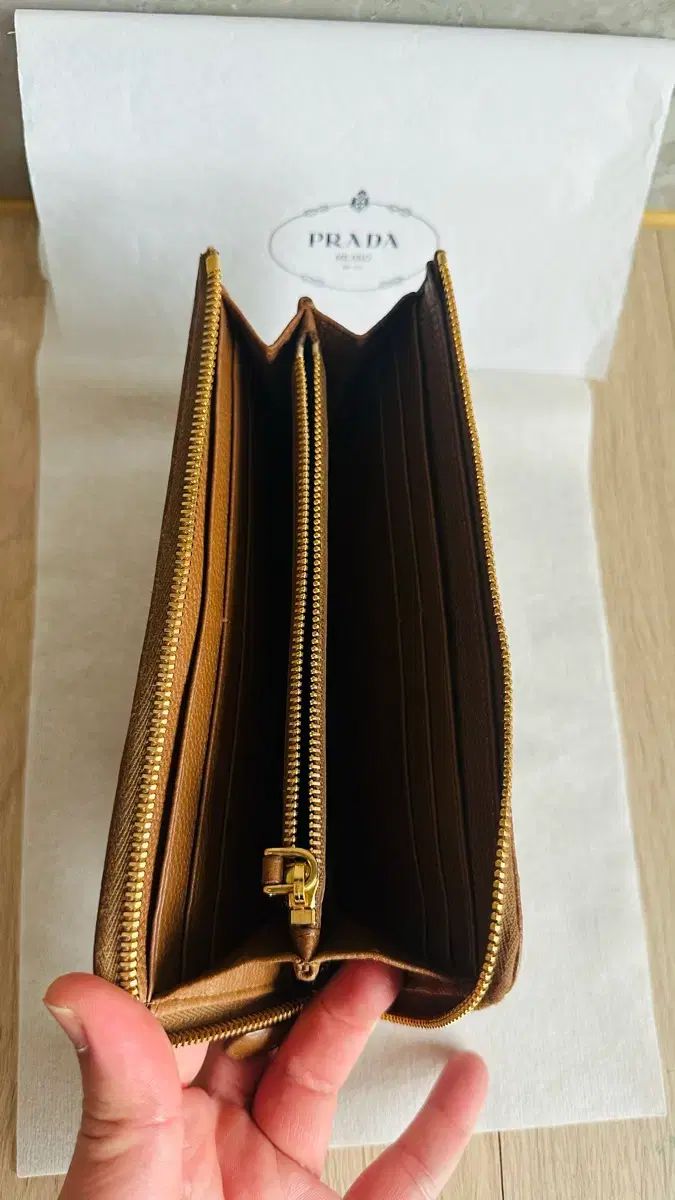PRADA Portafoglio Lampo 長財布（正規品） - メルカリ
