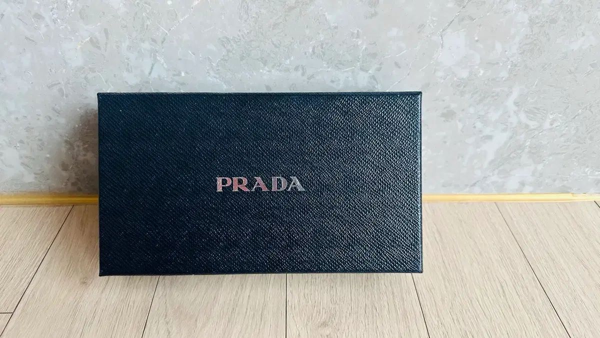 PRADA Portafoglio Lampo 長財布（正規品） - メルカリ