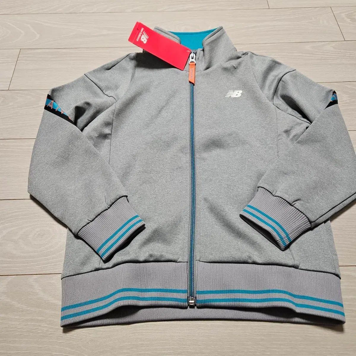 ニューバランス グレー ジップアップ ジャケット 130 新品 ショップ
