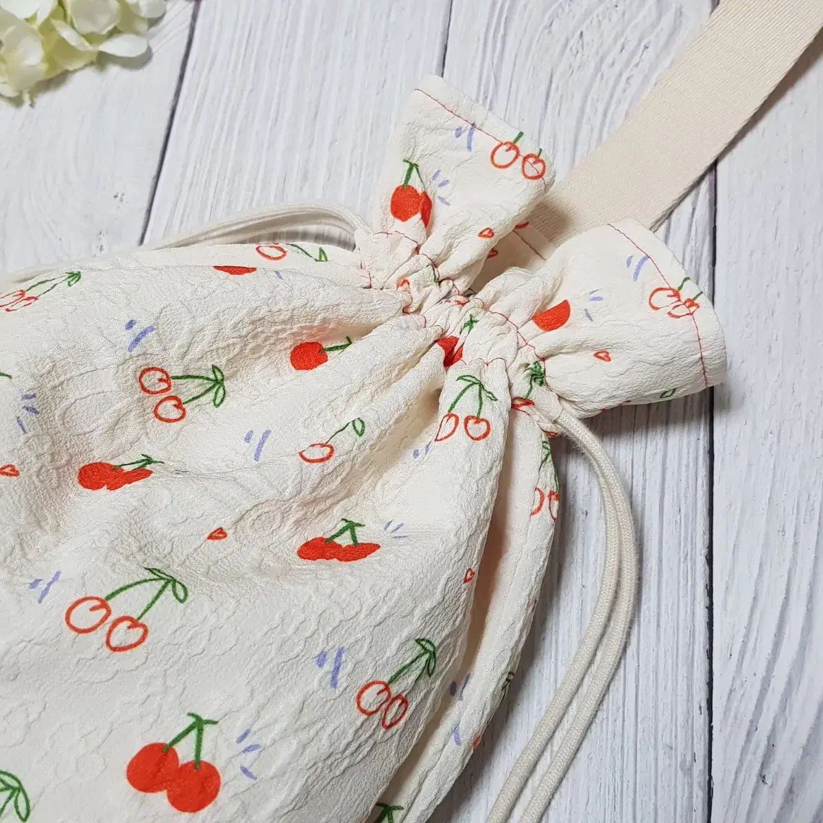 ハンドメイド さくらんぼ 巾着バッグ - メルカリ