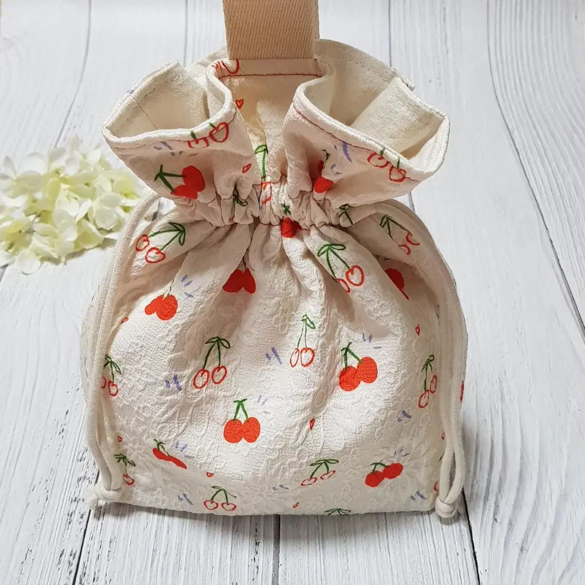 ハンドメイド さくらんぼ 巾着バッグ - メルカリ