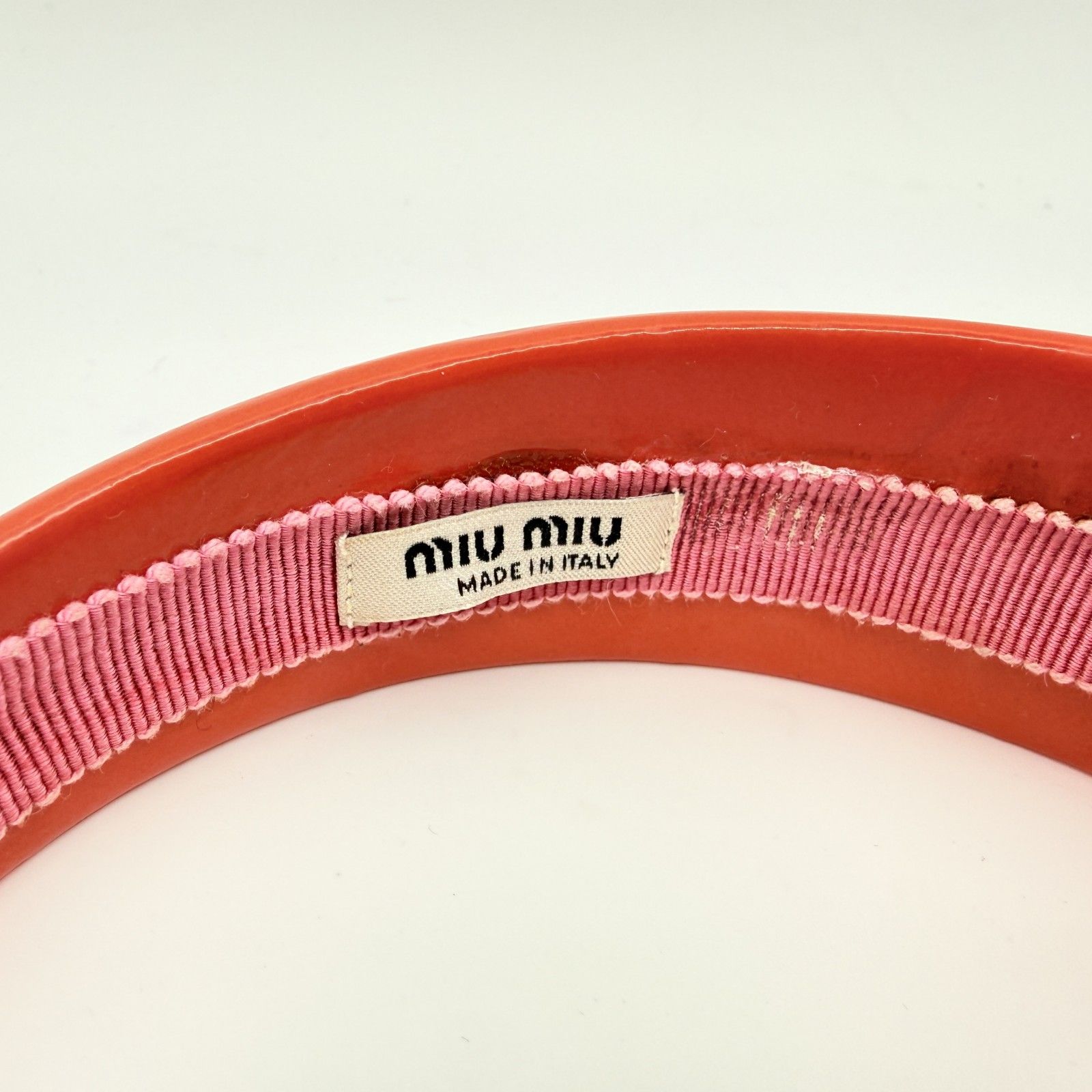 MIU MIU（ミュウミュウ）パテントレザー カチューシャ