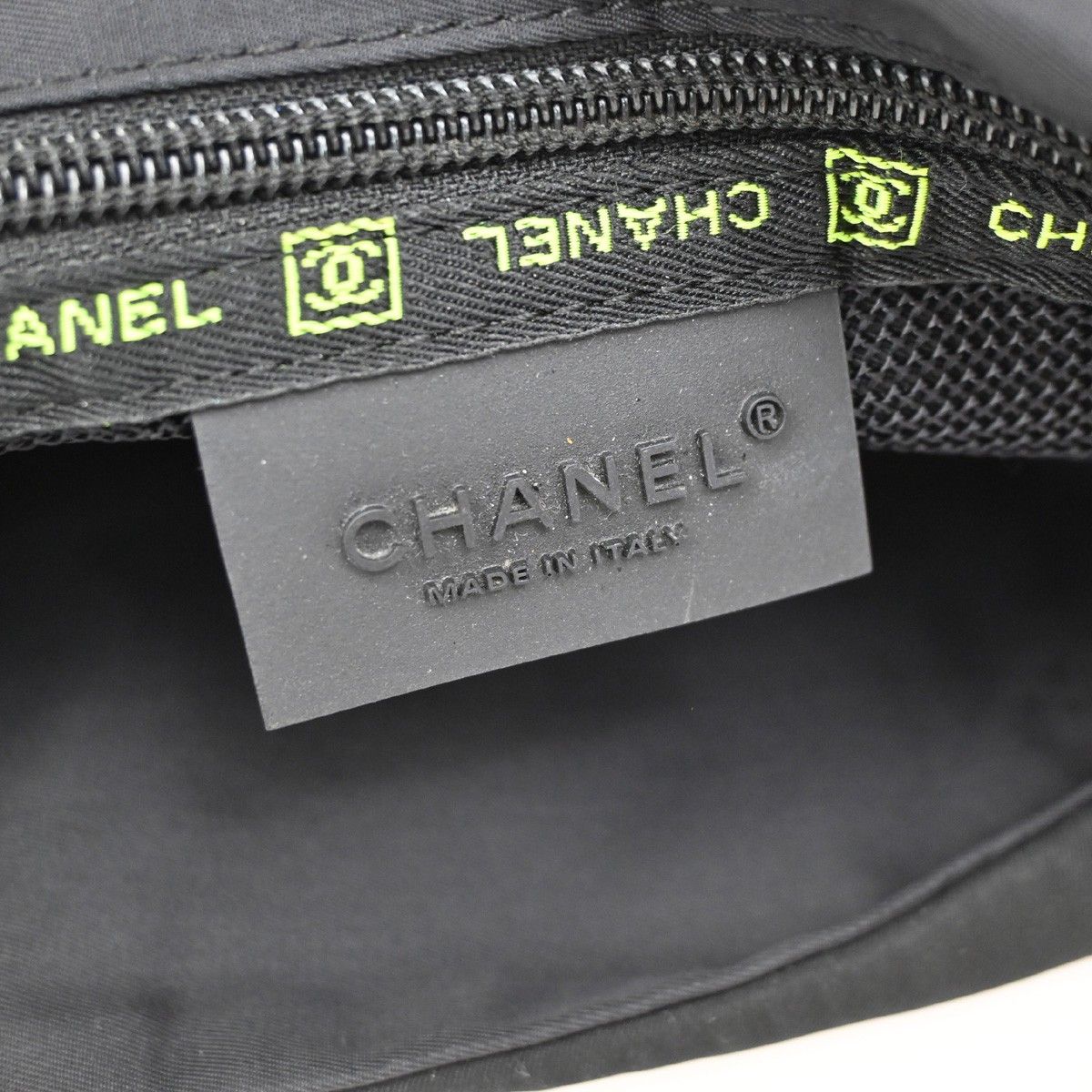 CHANEL シャネル スポーツ ショルダーバッグ ブラック ナイロン ラバー 