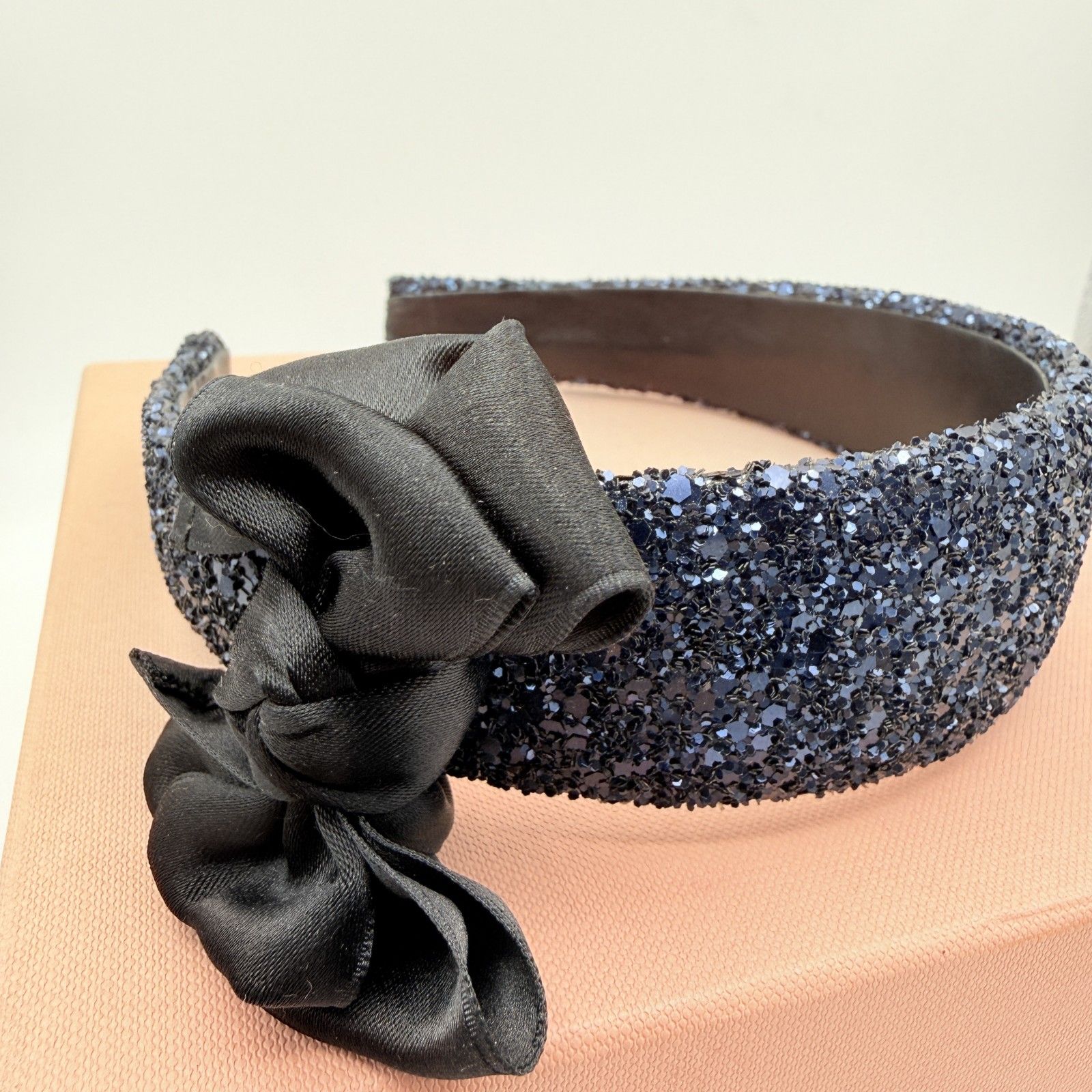 MIU MIU（ミュウミュウ）グリッター リボン カチューシャ ネイビー