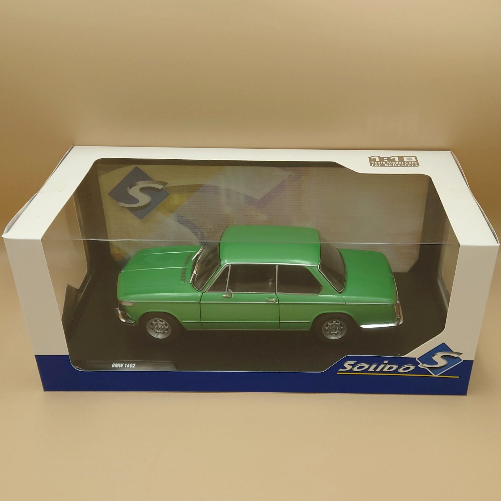 1/18 BMW 1602 1971 グリーン ソリド製ダイキャスト製ミニカー - メルカリ