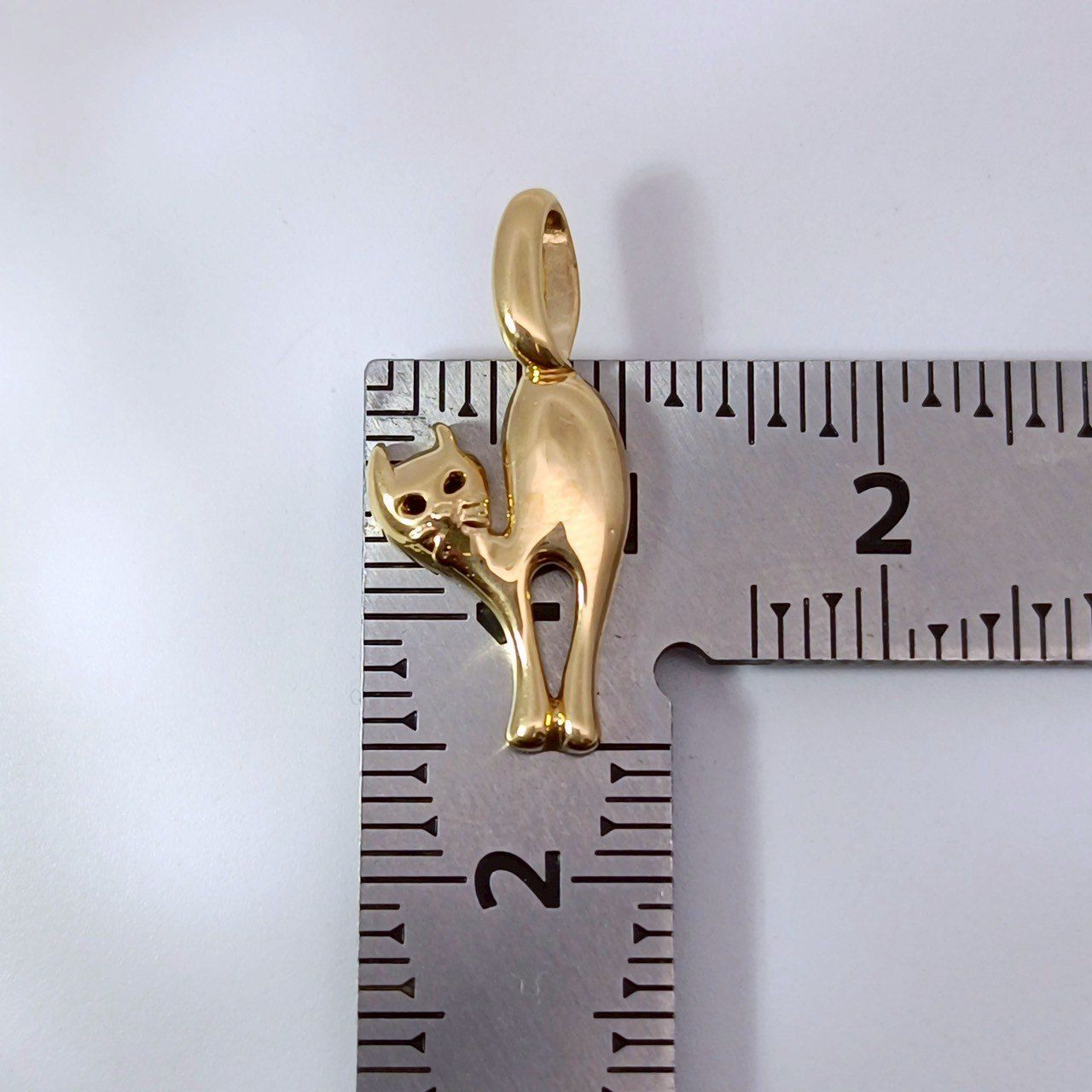 18金 K18 男女兼用 猫 キャット ネックレストップ 1.44g Z114 - メルカリ