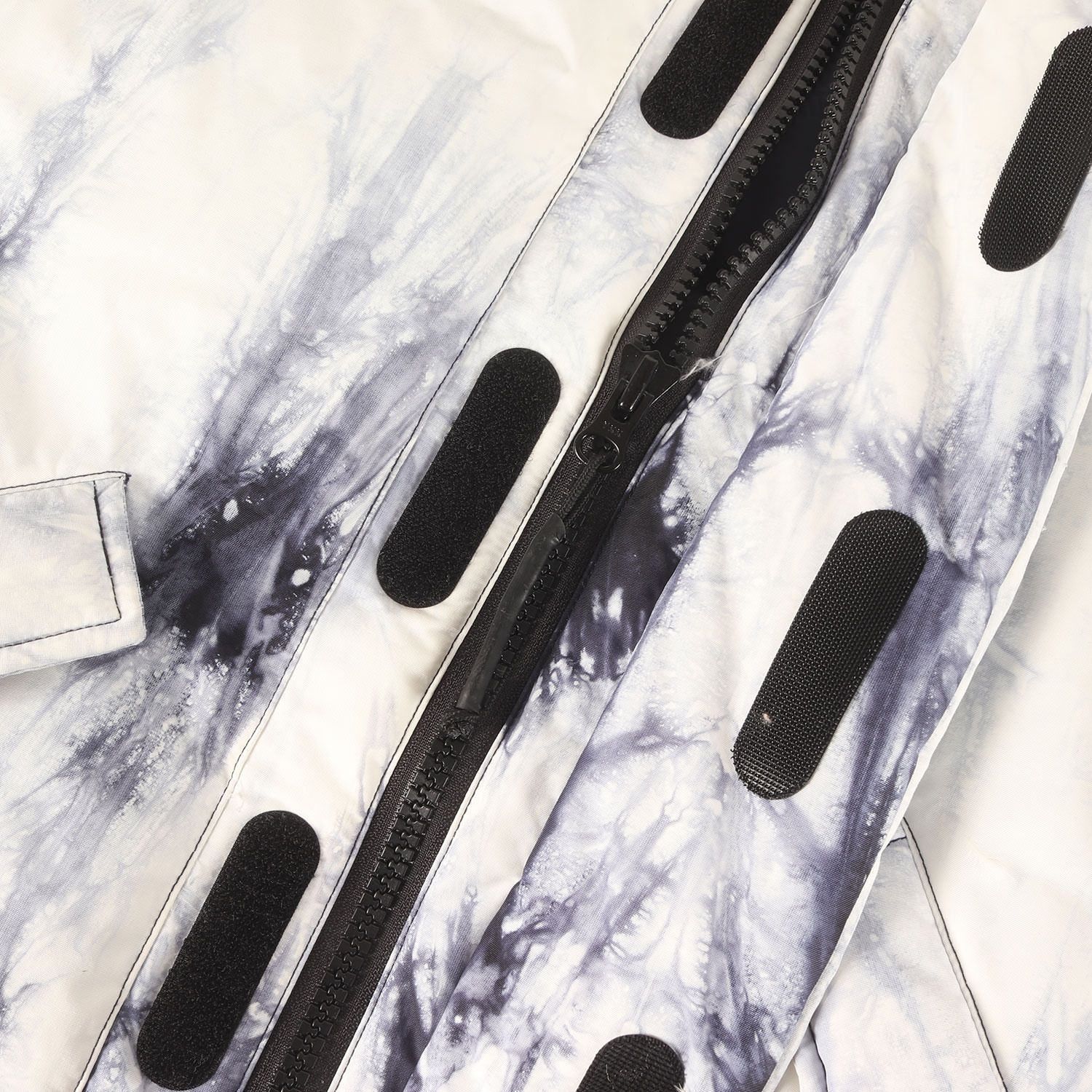 Liberaiders リベレイダース ジャケット ホワイト ネイビー  白 紺 サイズ:M | 20AW タイダイ マウンテン ダウンジャケット Mountain Range Down Jacket III 上着 アウター ブルゾン【メンズ】【中古】 Liberaiders リベレイダース ジャケット ホワイト ネイビー 白 紺