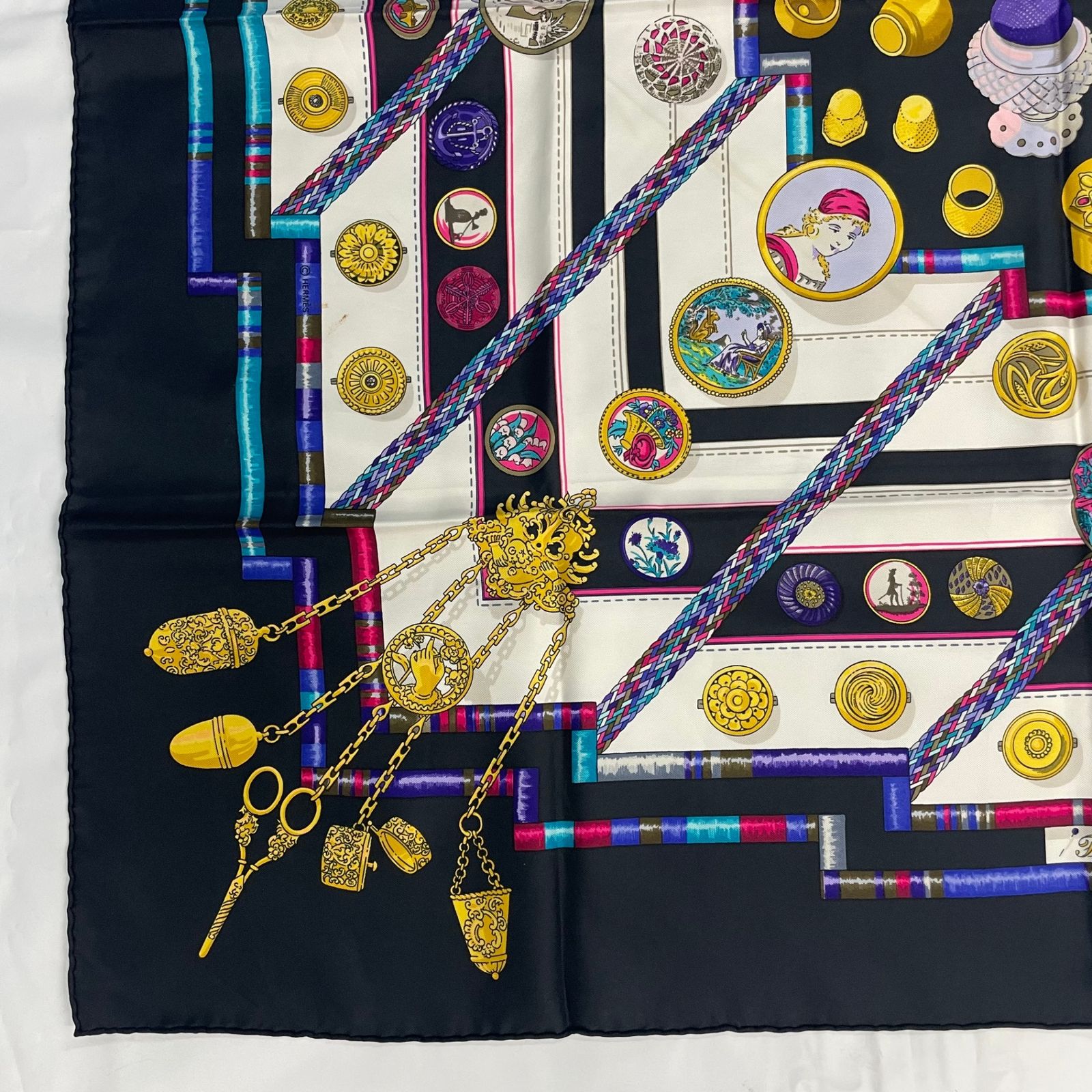 美品 HERMES エルメス スカーフ シルク カレ90 Petite main お針子さん