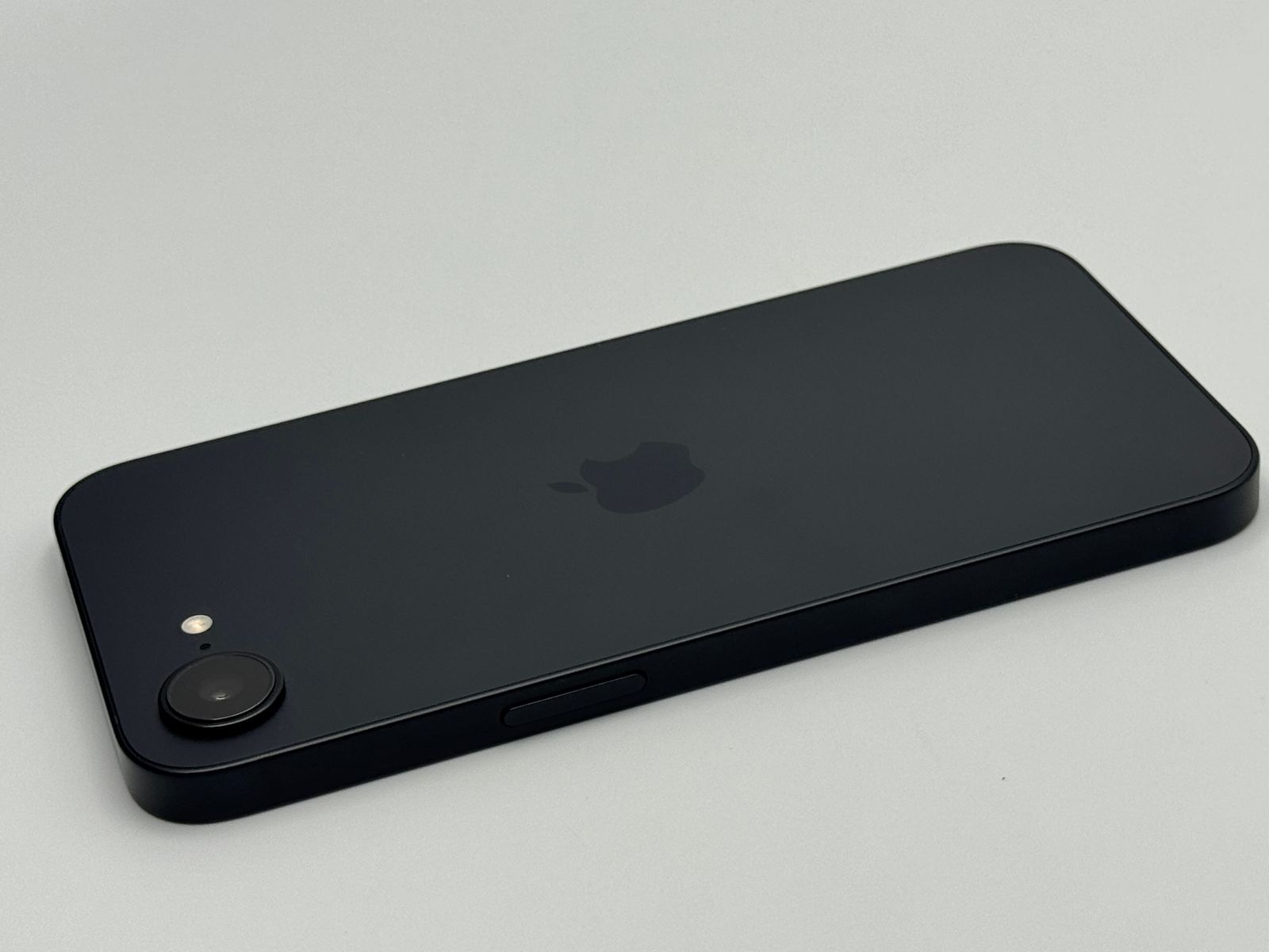 中古B】iPhone 16e 128GB ブラック バッテリー【100%】 - メルカリ