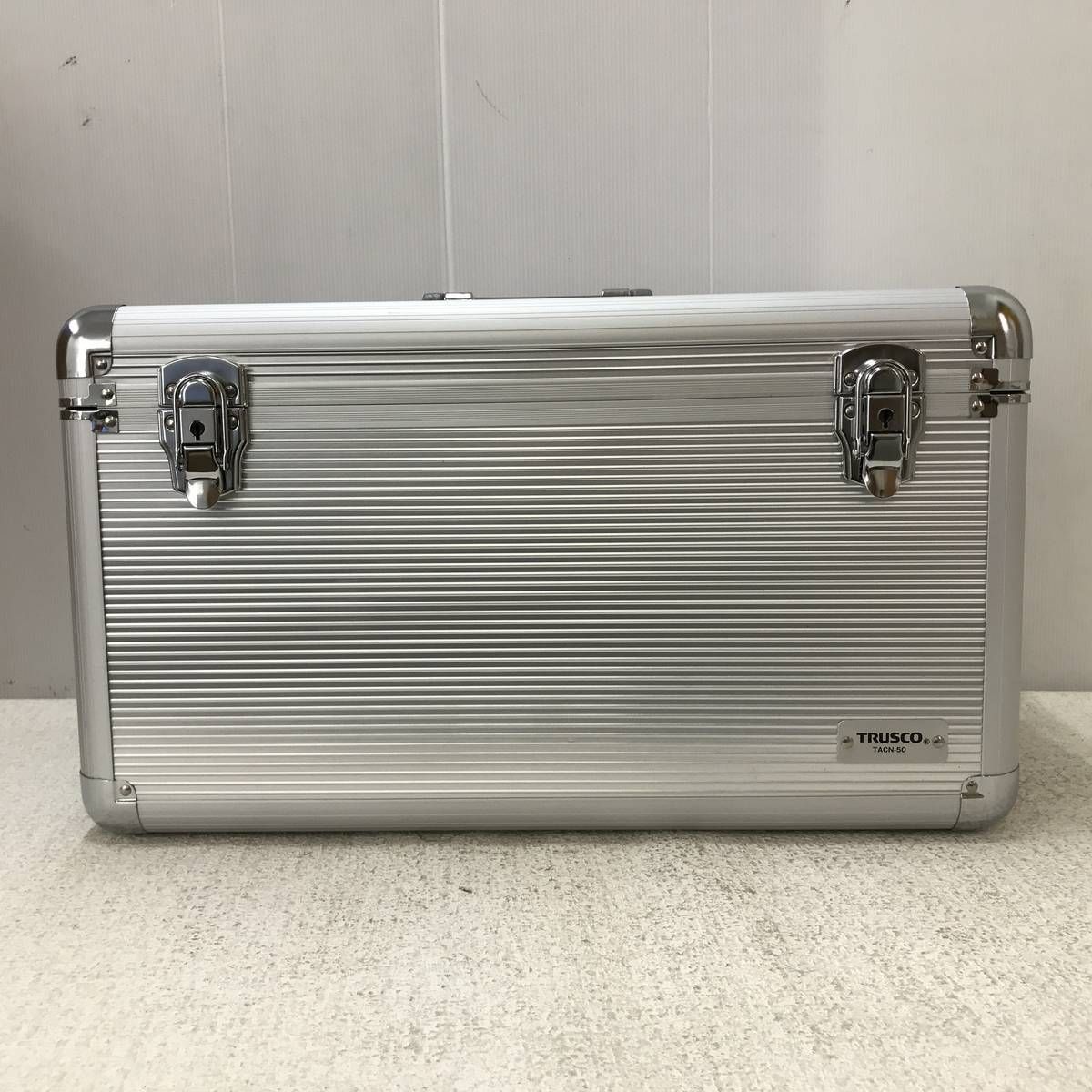 ☆未使用☆ アルミケース TRUSCO トラスコ 中皿付 シルバー TACN-50