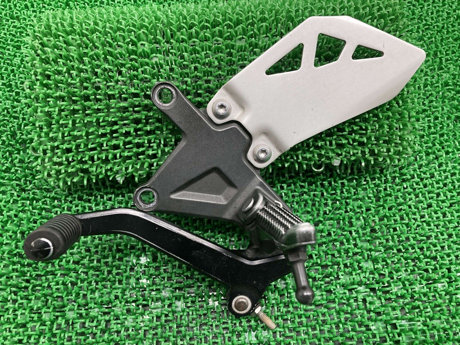 ZX-10R ステップ 左 0697 カワサキ 純正 中古 バイク 部品 ZX1000J