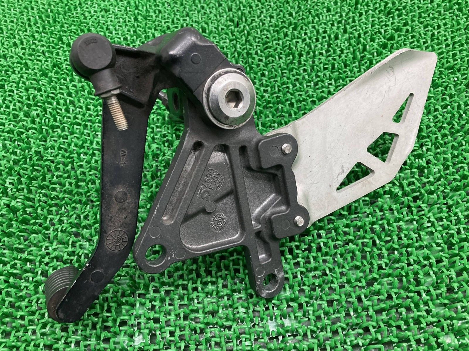 ZX-10R ステップ 左 0697 カワサキ 純正 中古 バイク 部品 ZX1000J