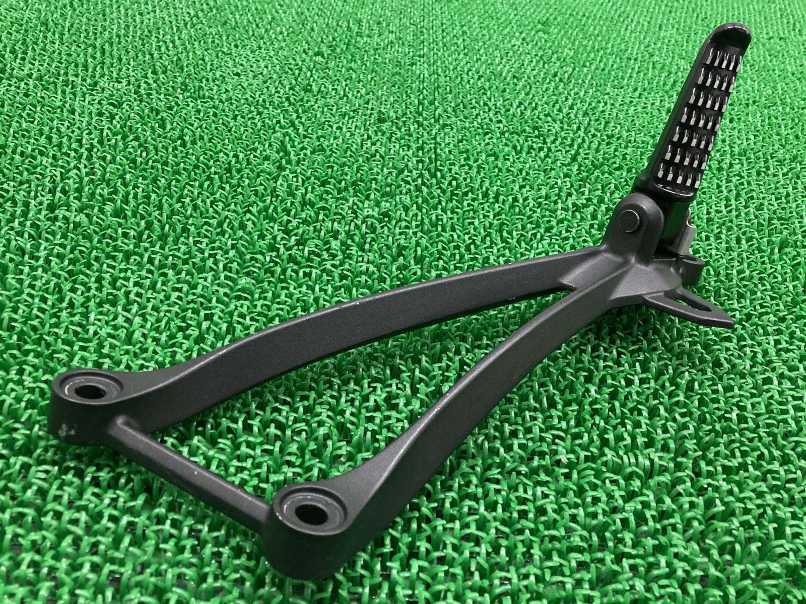 ユニパ 新品未使用 ZX-10R タンデムステップ 右 0445 カワサキ 純正 中古 バイク 部品