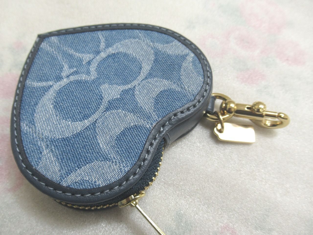 新品未使用 COACH コーチ ハート バッグ チャーム・シグネチャー 