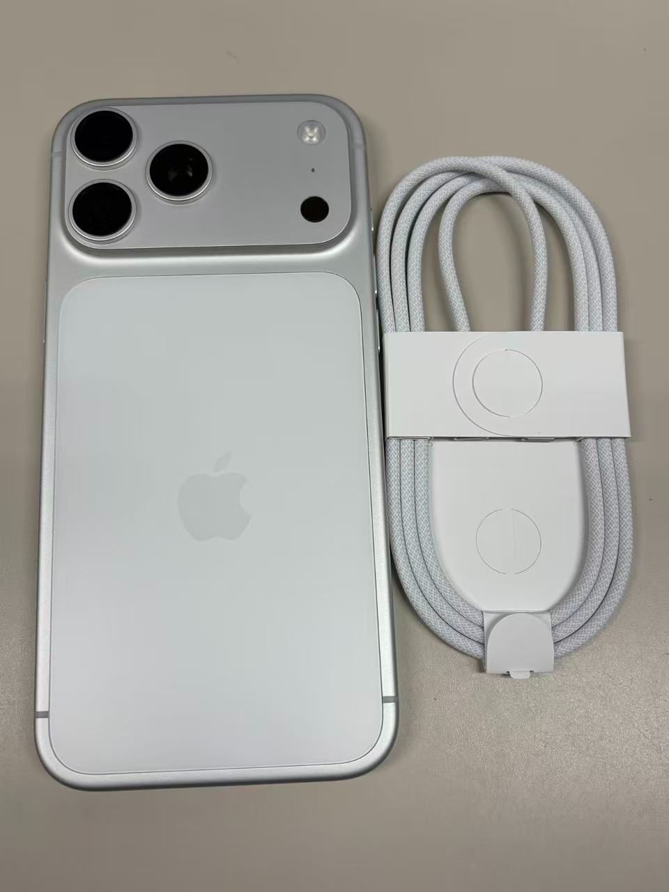 極美品 電池100%SIMフリー iPhone17 Pro MAX 512GB シルバー - メルカリ