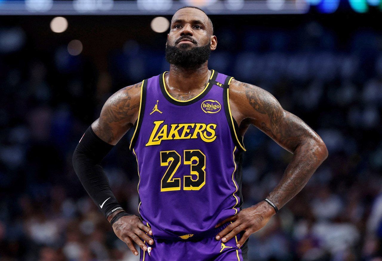 NBA レブロン・ジェームズ（LeBron James）レイカーズ ユニフォーム 紫