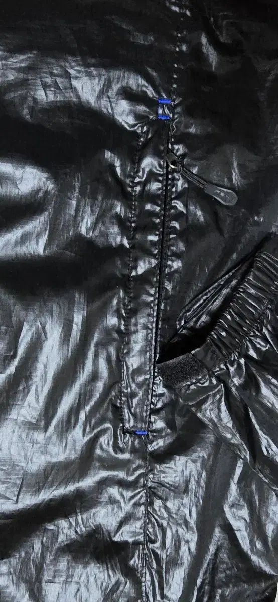 超軽量ウィンドブレーカー