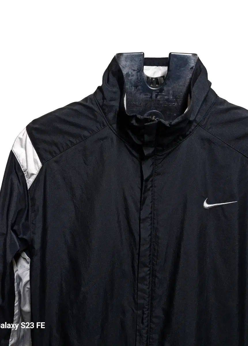 NIKE（男110大きい105）スウッシュ ウィンドブレーカー ブラック XL