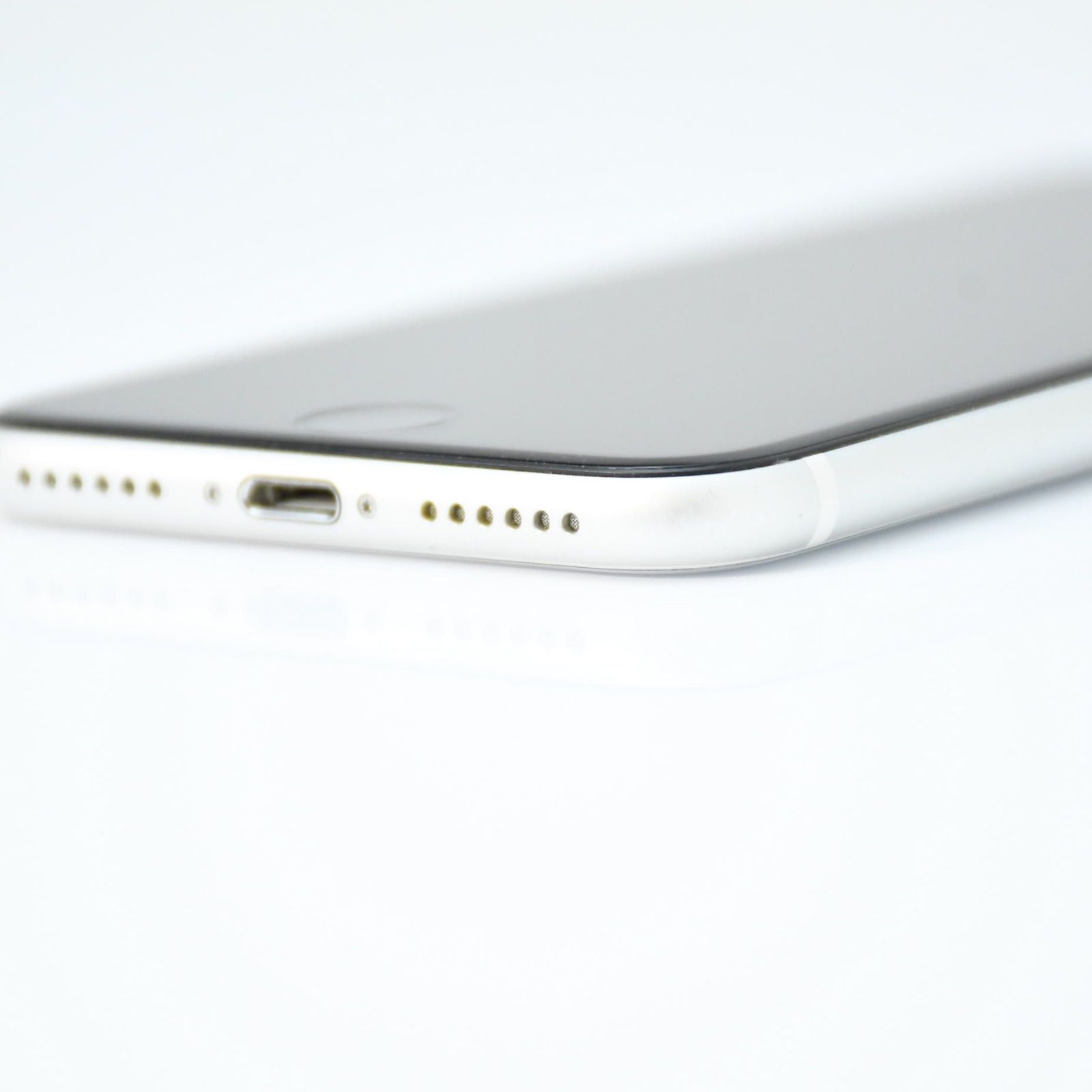 液晶美品＊純正バッテリー最大容量85％】SIMフリーiPhone SE 第2世代