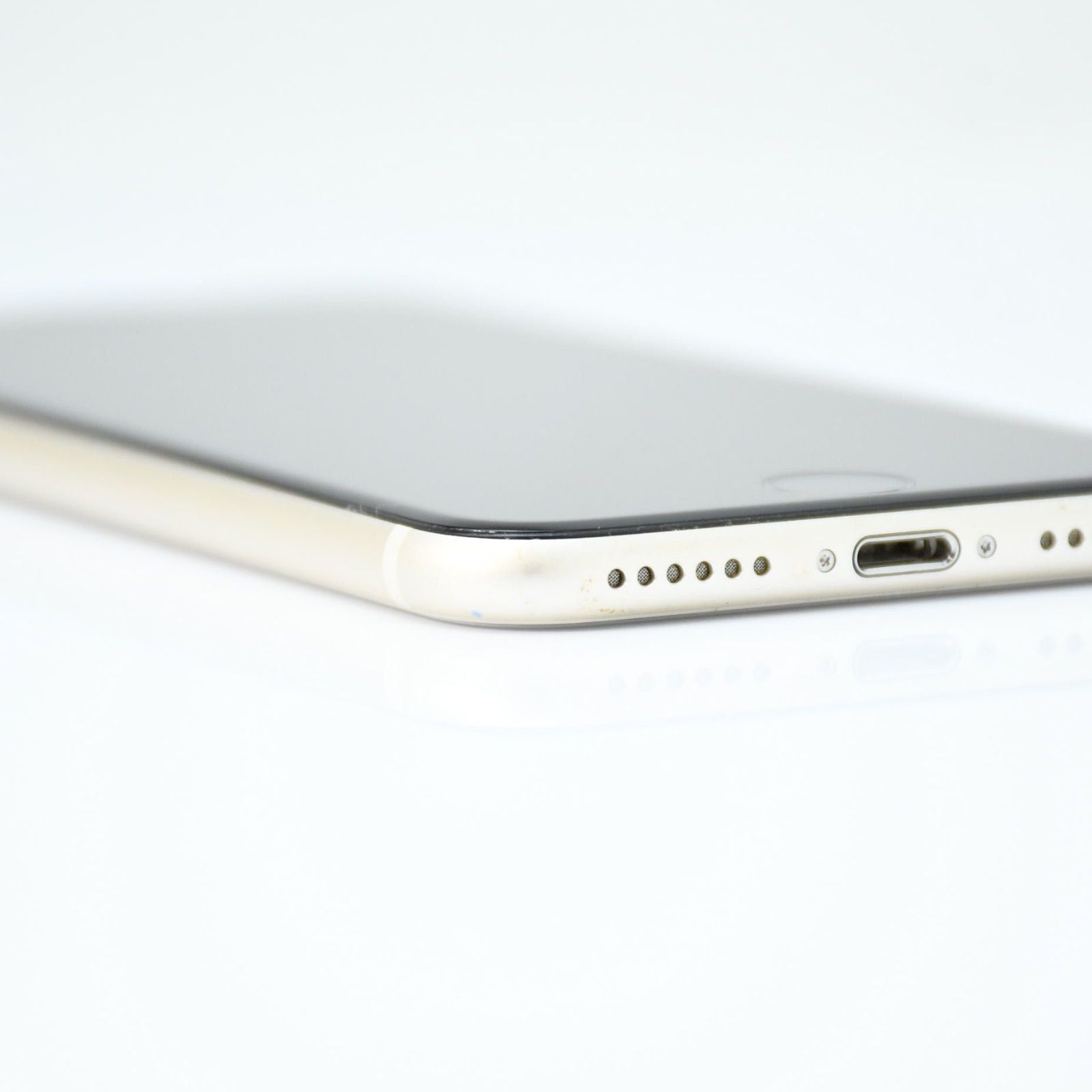 美品＊純正バッテリー最大容量82％】SIMフリー iPhoneSE 第3世代 64GB
