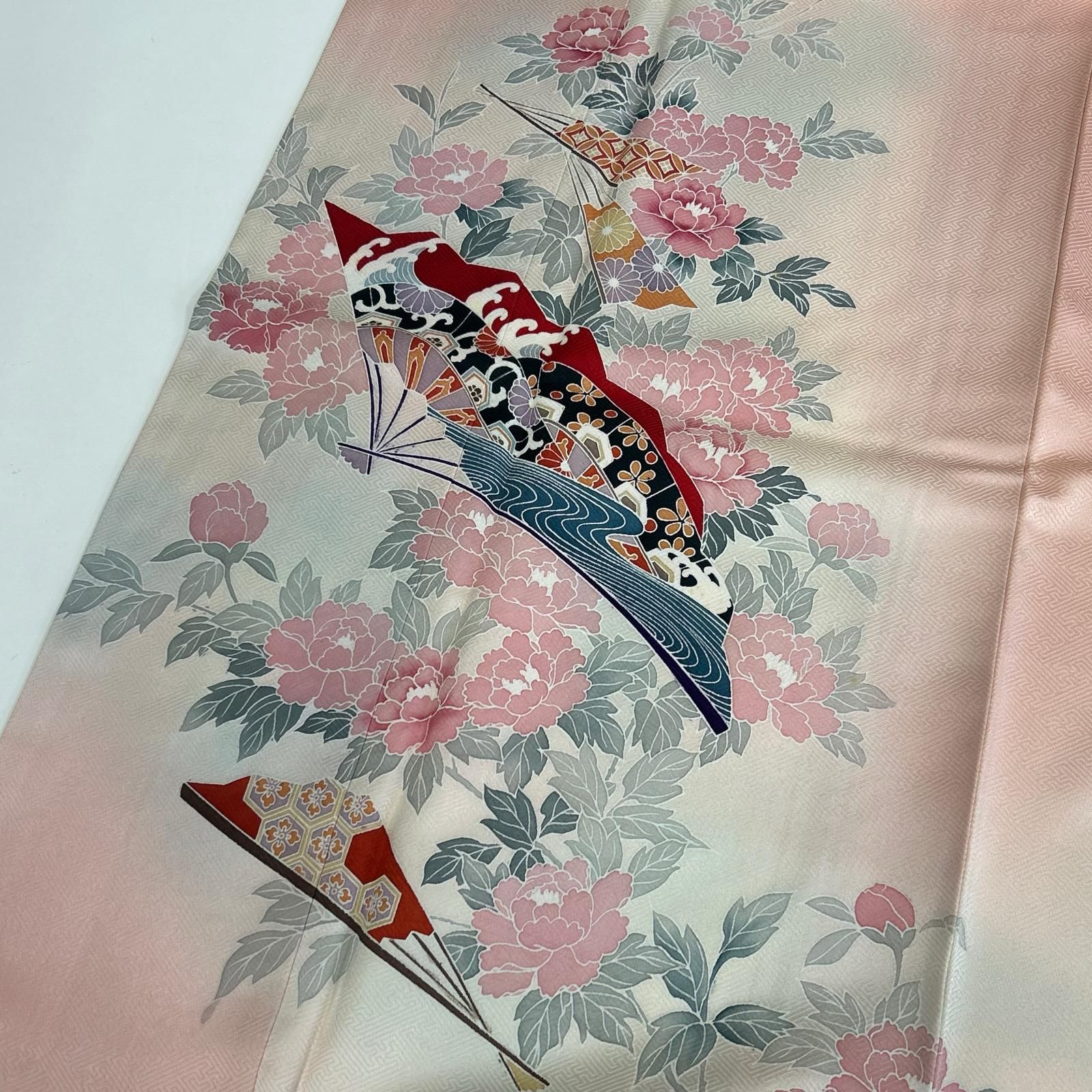 付下げ 友禅 裄67 上品な花柄の染め 紗綾形の地紋 紋無し 正絹 着物 MK