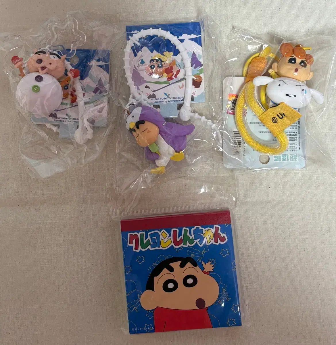 クレヨンしんちゃん、シロ、ぶりぶりざえもん フィギュア キーホルダー