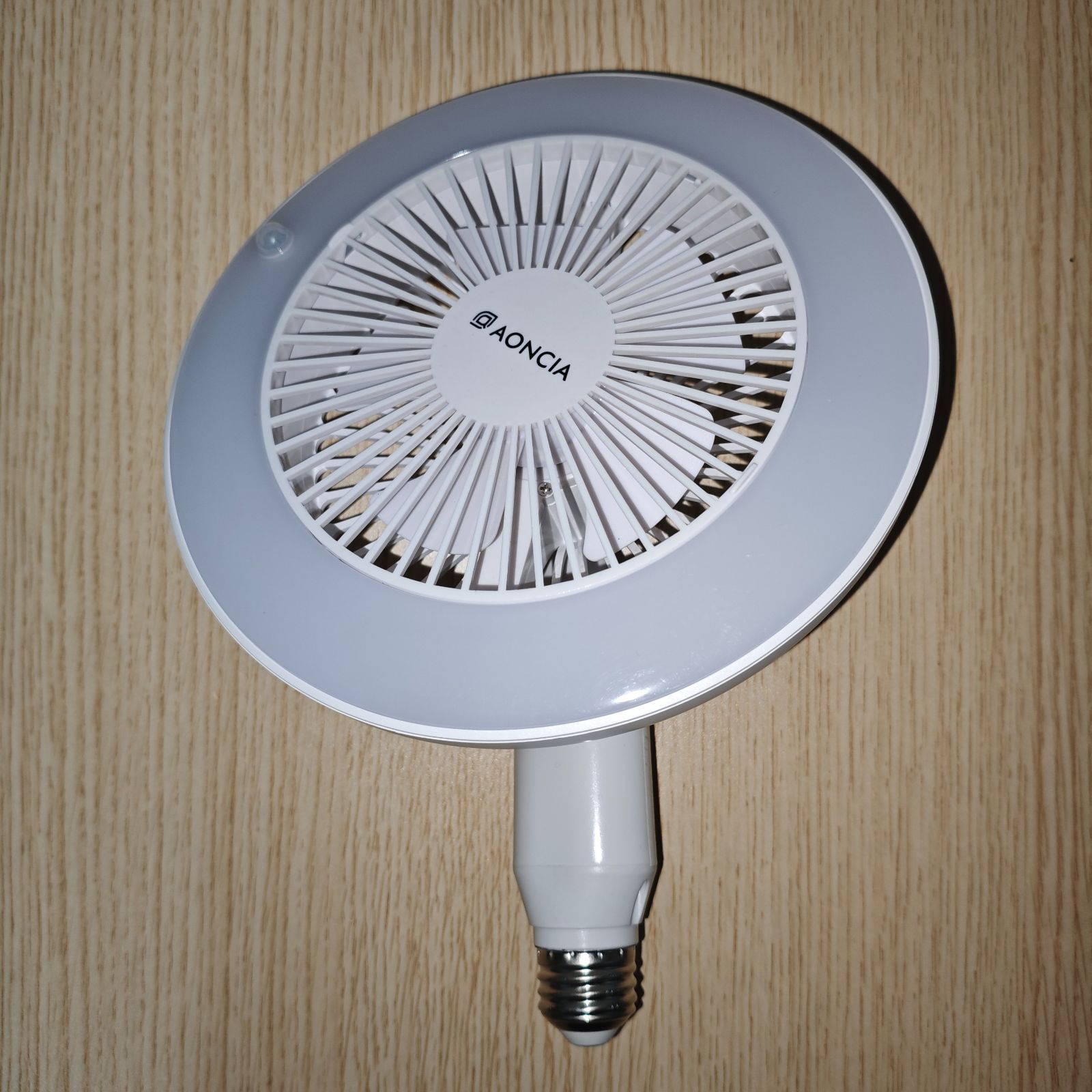 中古品・2024年製】AONCIA シーリングファンライト LEDミニライト E26