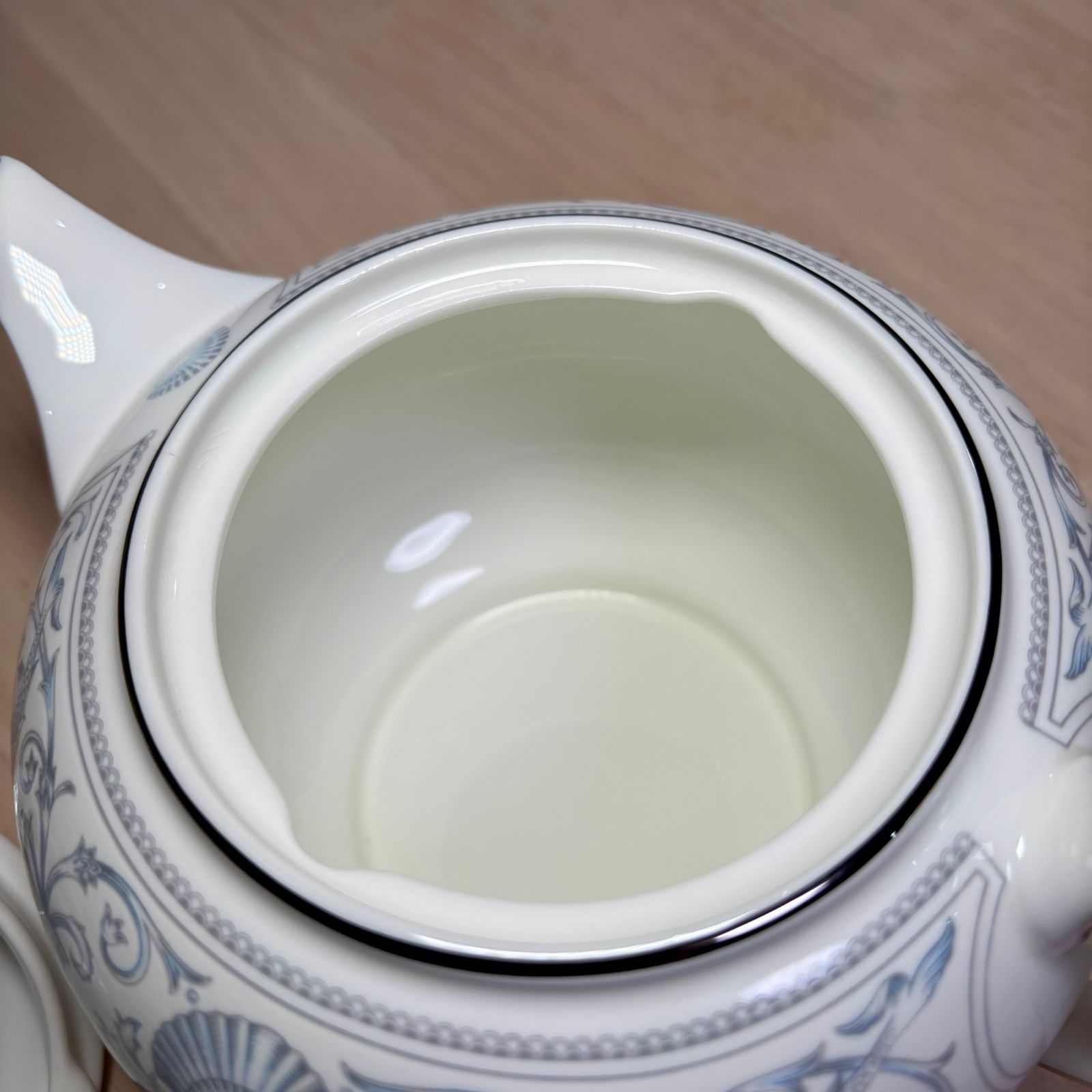 美品】ウェッジウッド ドルフィンホワイト ティーポット - メルカリ